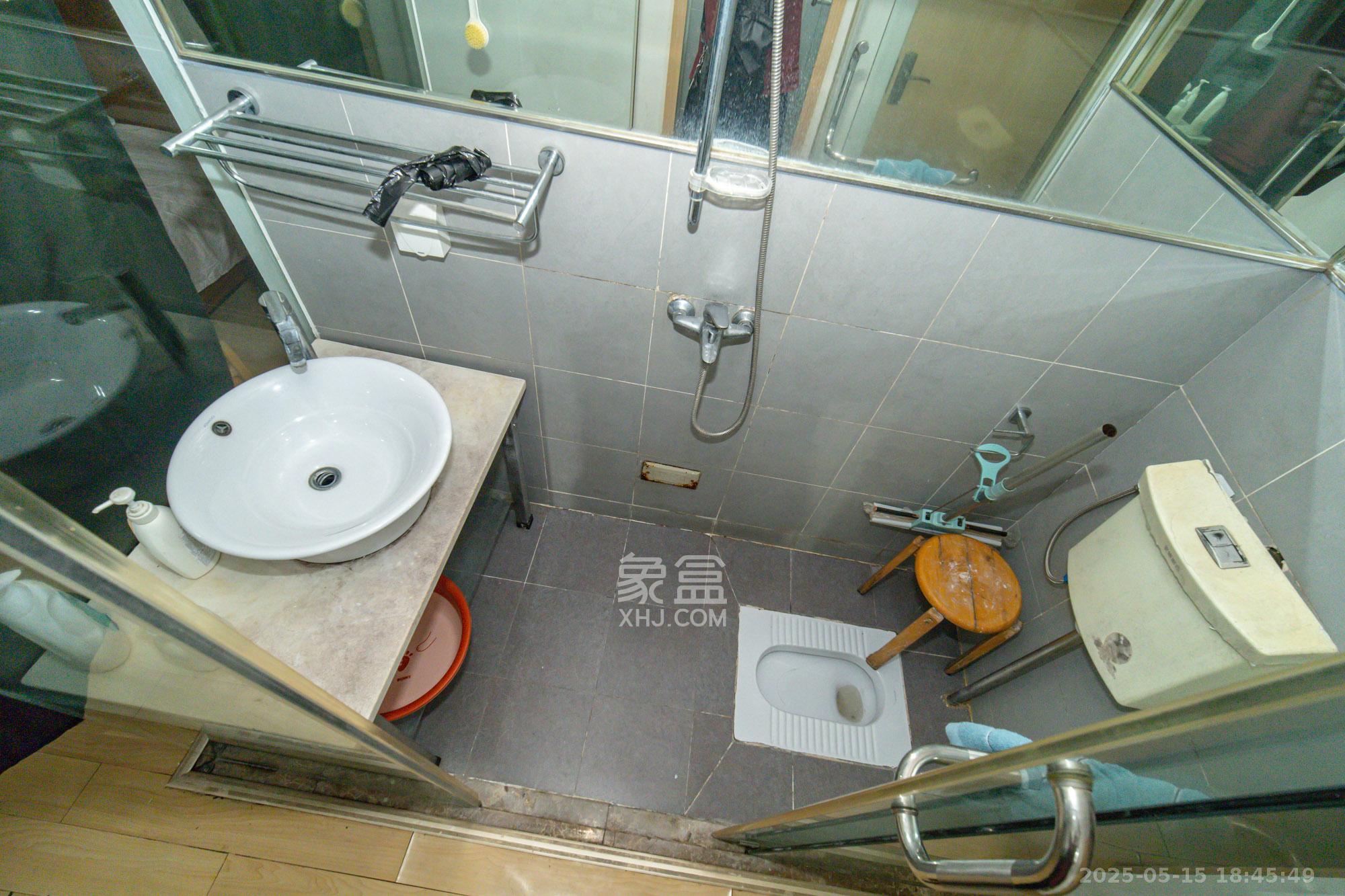 华润凤凰城一期 1室1厅1卫 29.8万 华润凤凰城一期 1室1厅1卫 29.8万卫生间