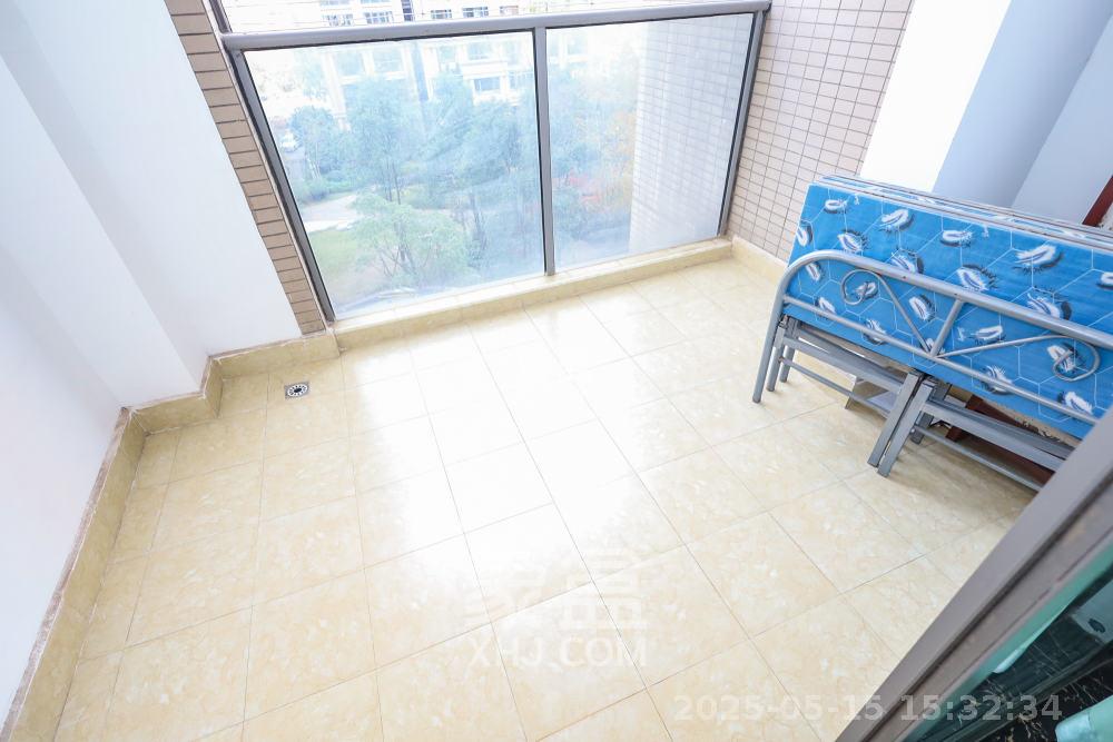八方小区C区  3室2厅2卫   4200.00元/月室内图