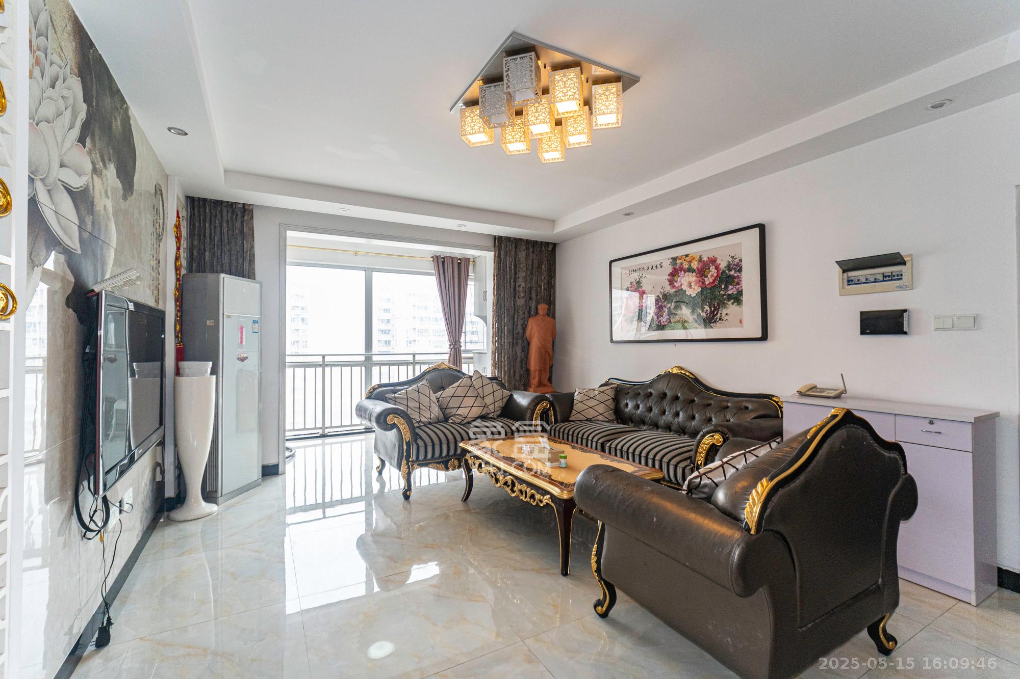 恒广国际景园一二区  3室2厅2卫    90.0万 恒广国际景园一二区  3室2厅2卫    90.0万客厅