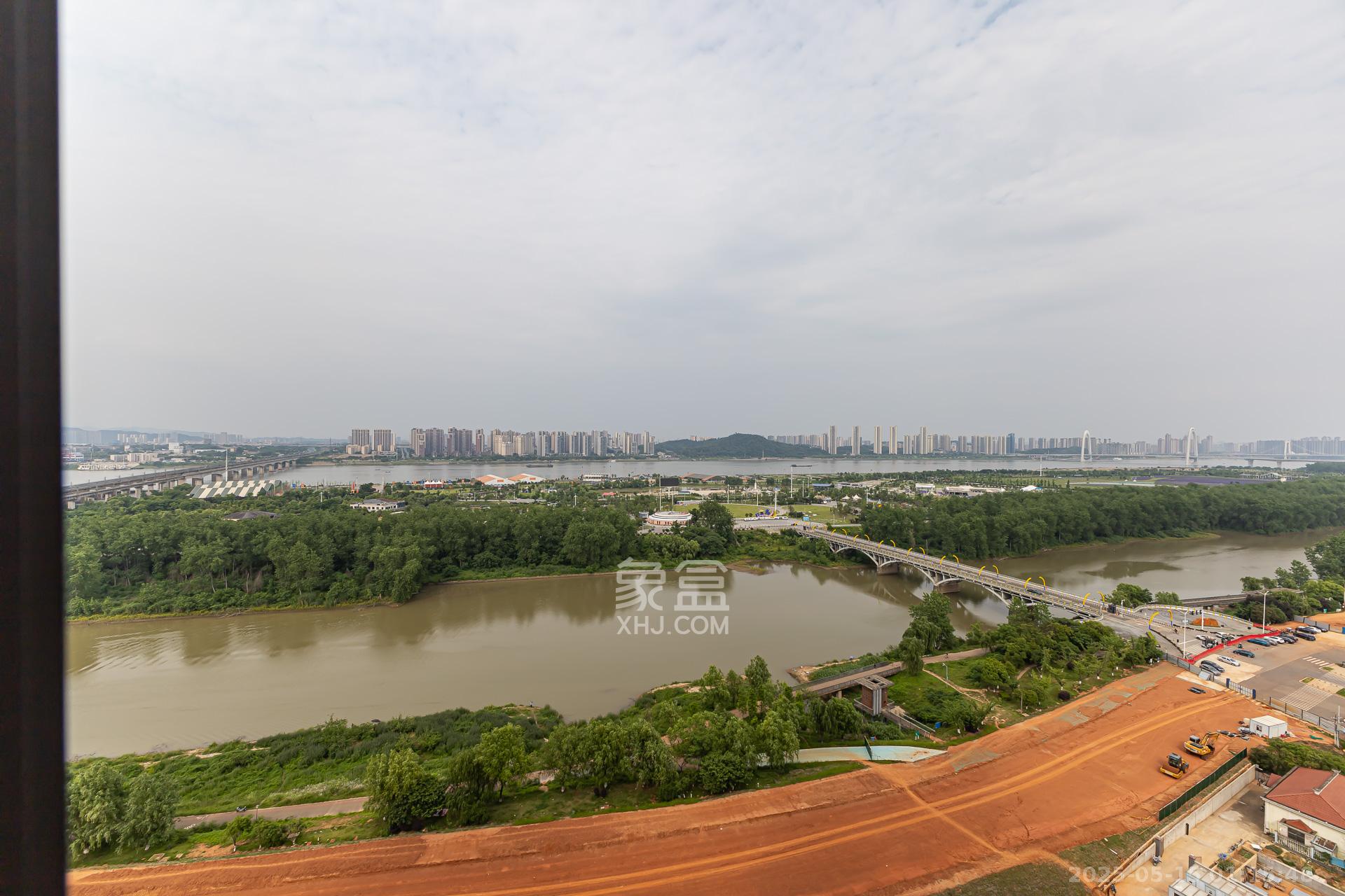 长燃润和天地(长润小区印湘江)  2室2厅1卫    50.0万 长燃润和天地(长润小区印湘江)  2室2厅1卫    50.0万客厅