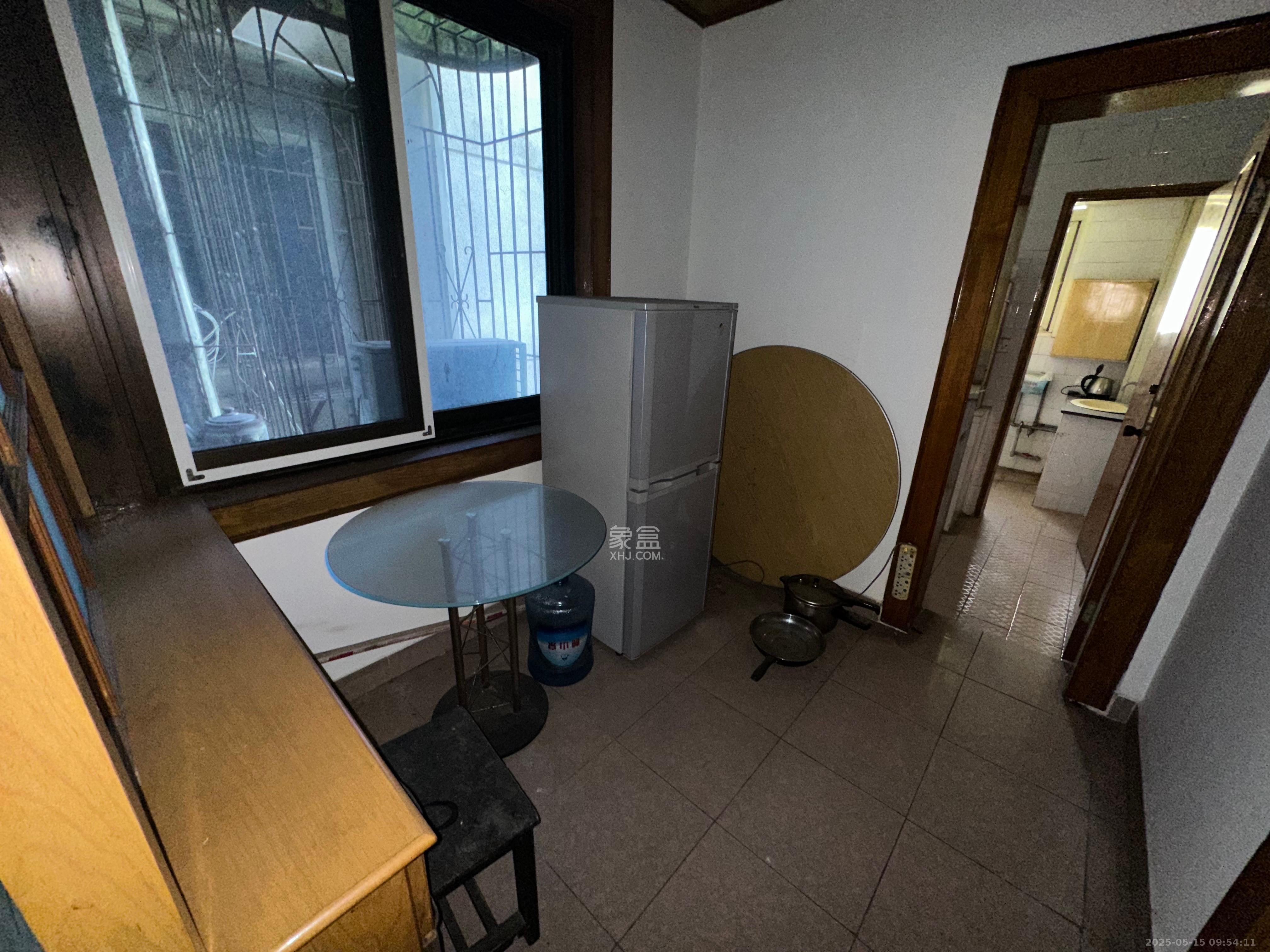 省进出口公司宿舍  2室2厅1卫    1300.0元/月 省进出口公司宿舍  2室2厅1卫    1300.0元/月室内图