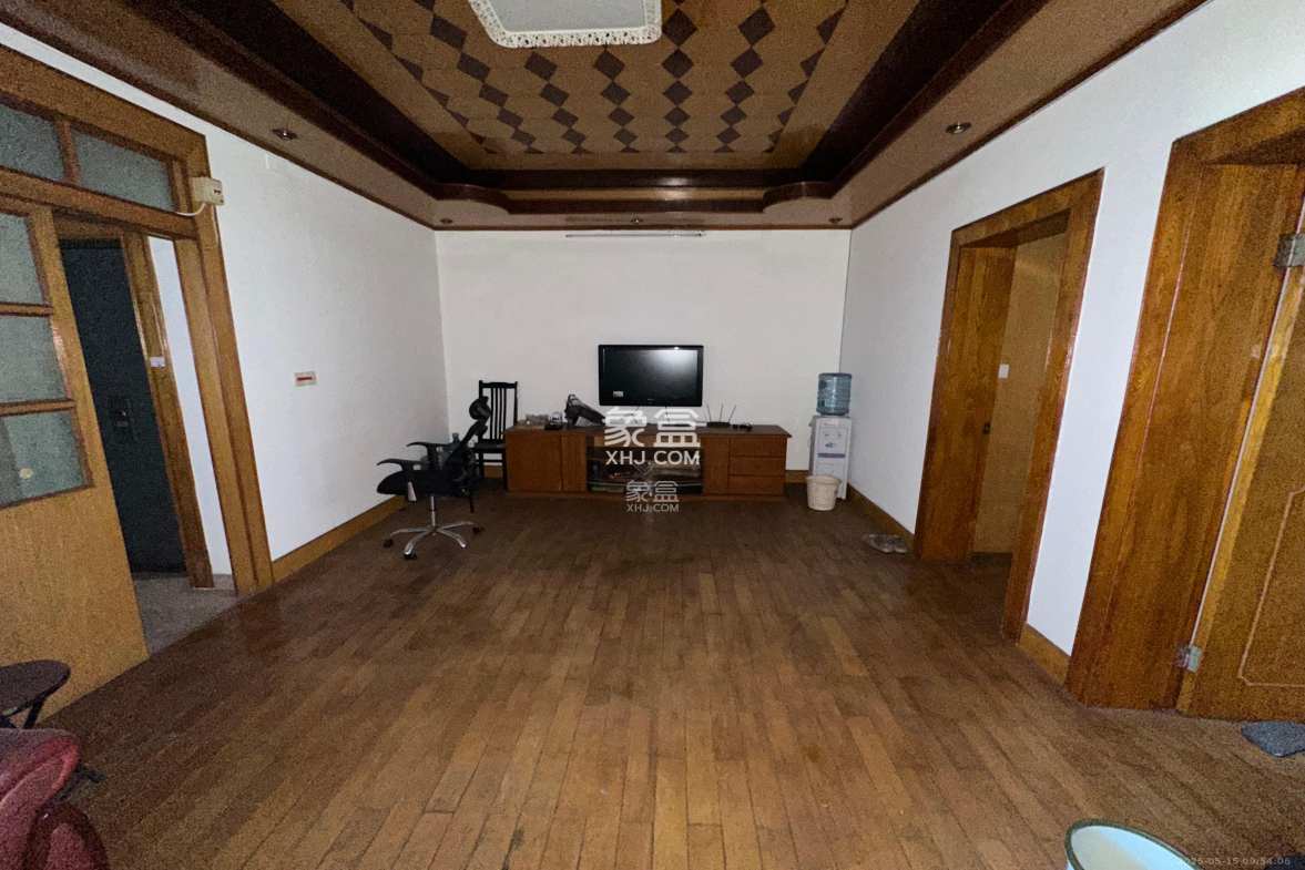 省进出口公司宿舍  2室2厅1卫    1300.0元/月 省进出口公司宿舍  2室2厅1卫    1300.0元/月室内图