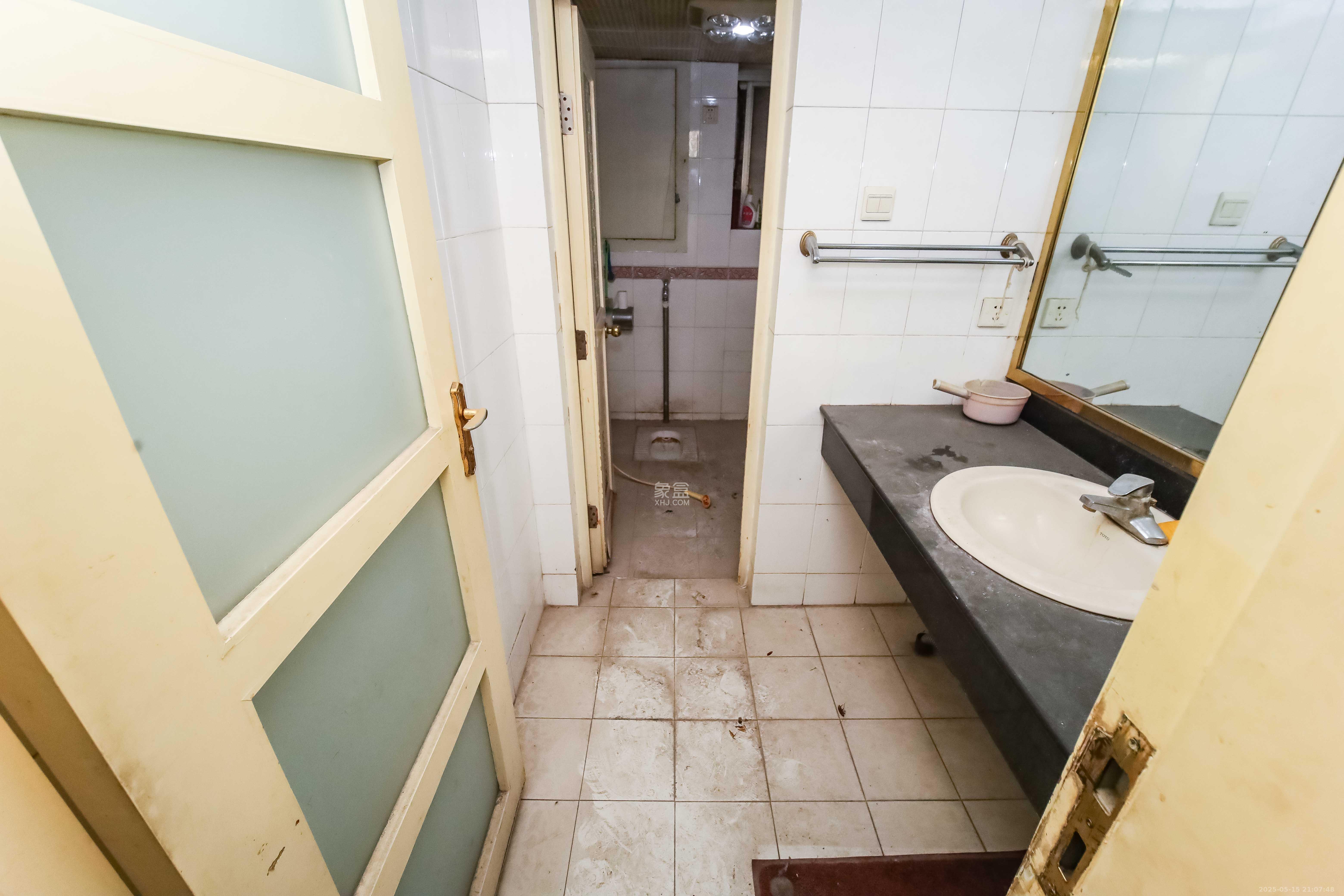 荷花园地税局宿舍  3室2厅2卫    92.8万 荷花园地税局宿舍  3室2厅2卫    92.8万卫生间