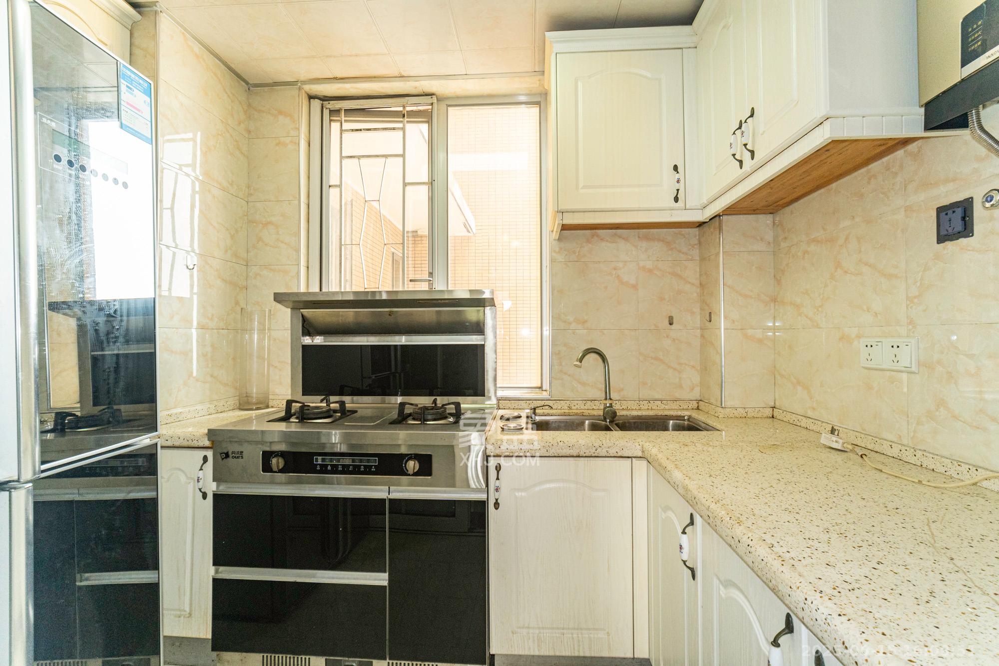 恒广国际景园一二区  3室2厅2卫    90.0万 恒广国际景园一二区  3室2厅2卫    90.0万厨房