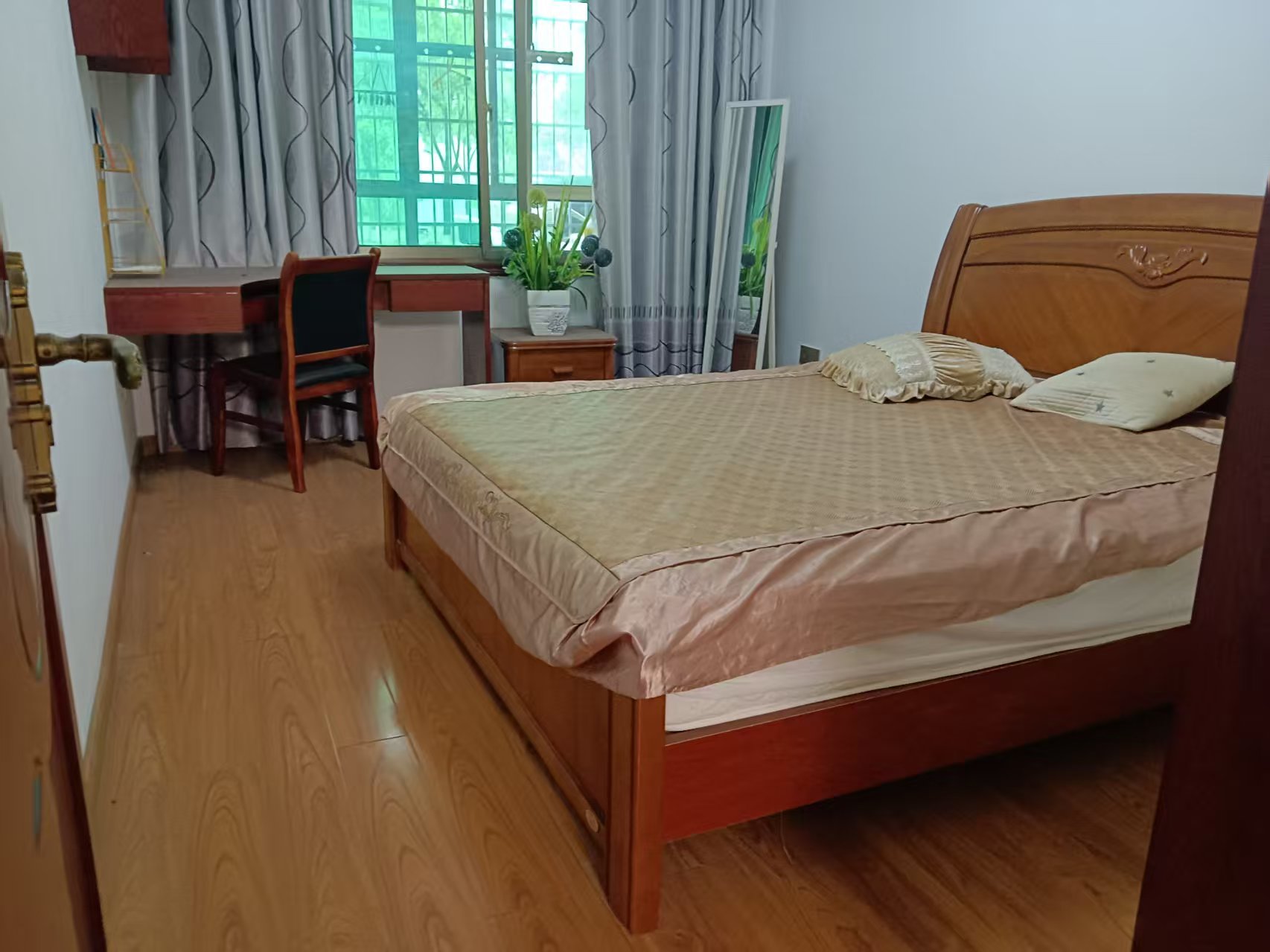 雅士林安置房 3室2厅2卫 1400.0元/月 雅士林安置房 3室2厅2卫 1400.0元/月室内图