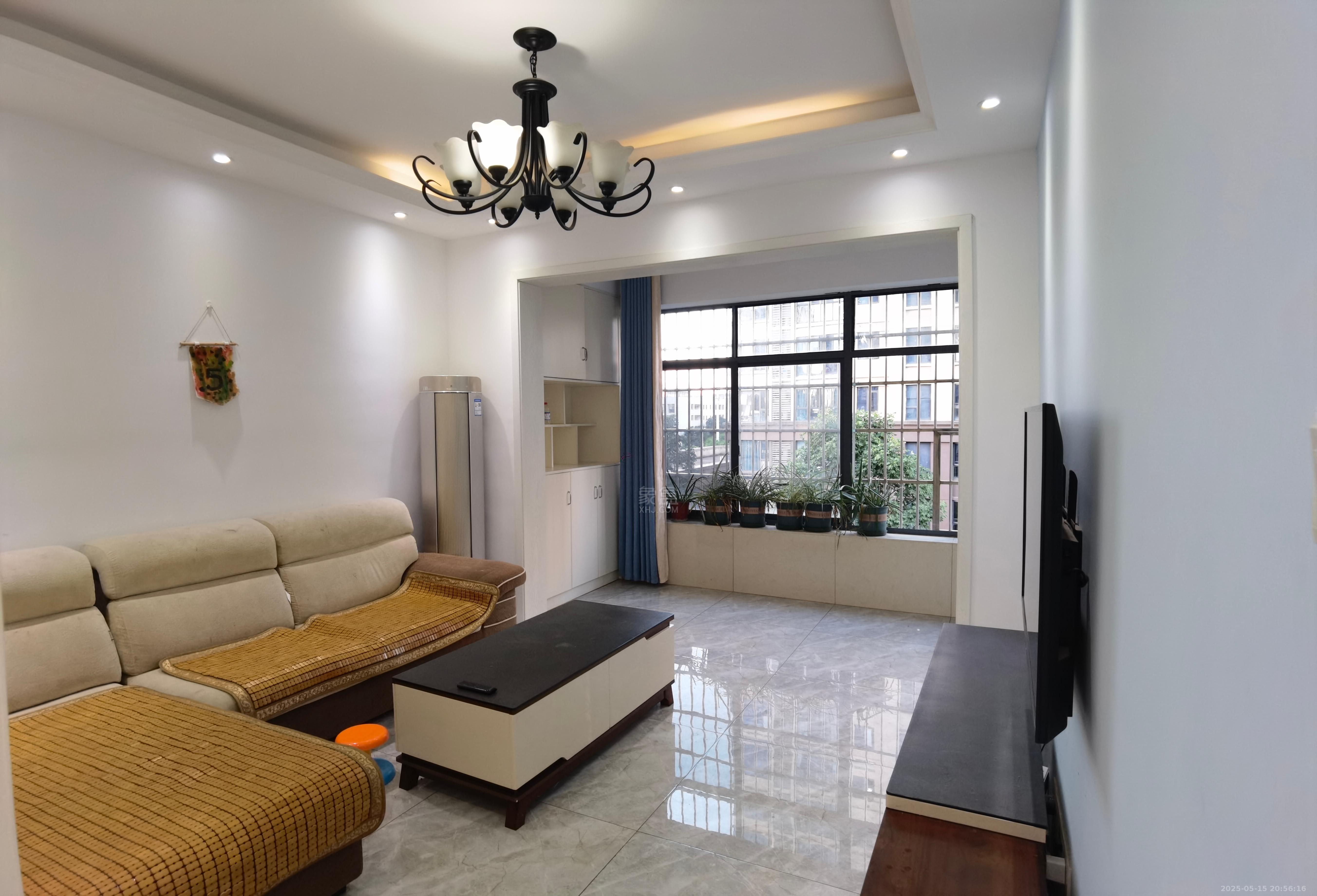 栗雨香堤 2室2厅1卫 1700.0元/月 栗雨香堤 2室2厅1卫 1700.0元/月室内图