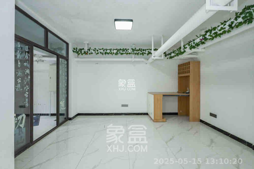 绿地中央广场  4室2厅1卫   2900.00元/月室内图