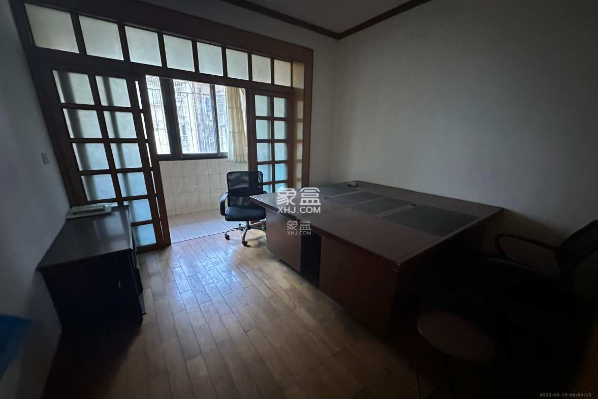 省进出口公司宿舍  2室2厅1卫    1300.0元/月 省进出口公司宿舍  2室2厅1卫    1300.0元/月室内图