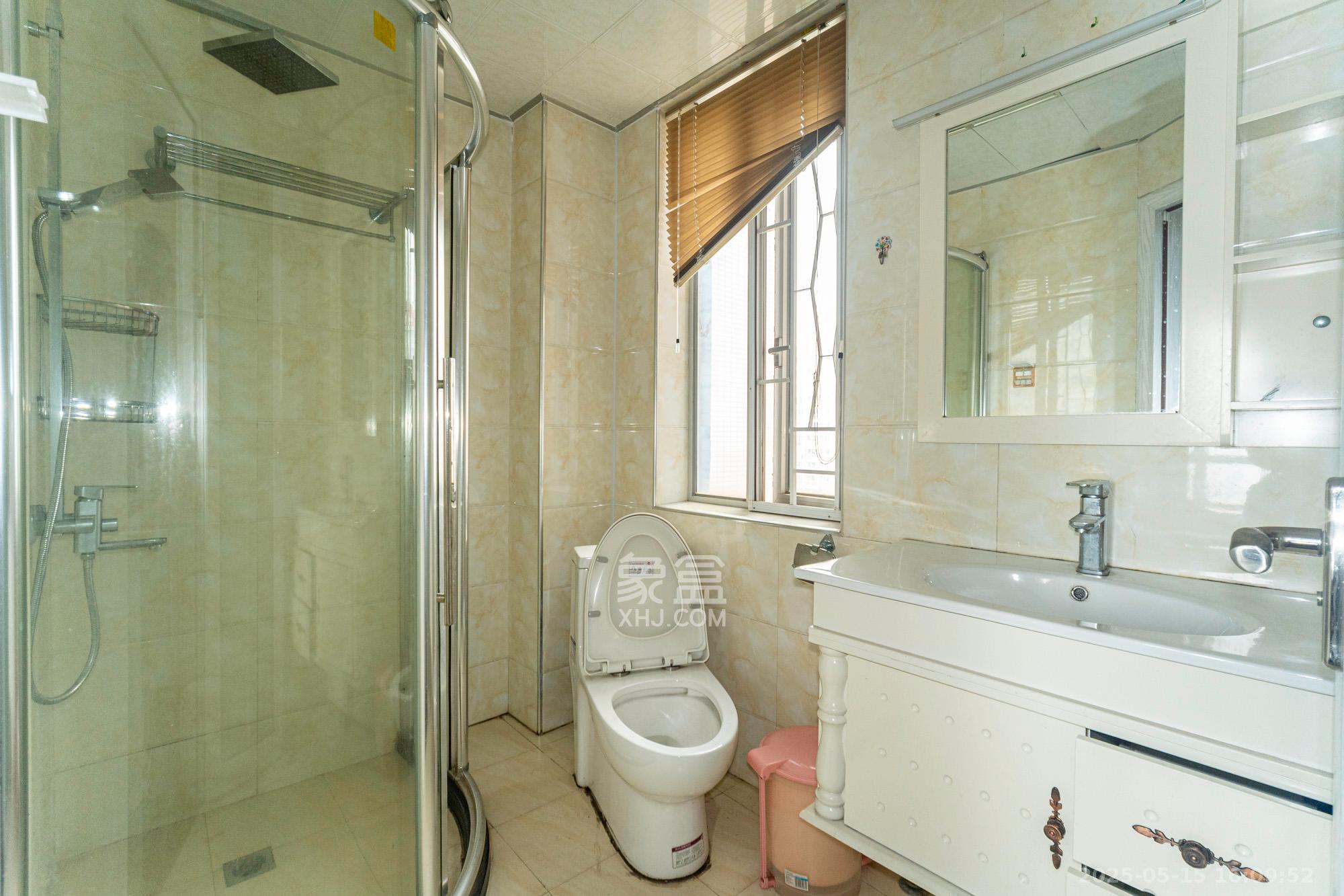 恒广国际景园一二区  3室2厅2卫    90.0万 恒广国际景园一二区  3室2厅2卫    90.0万卫生间