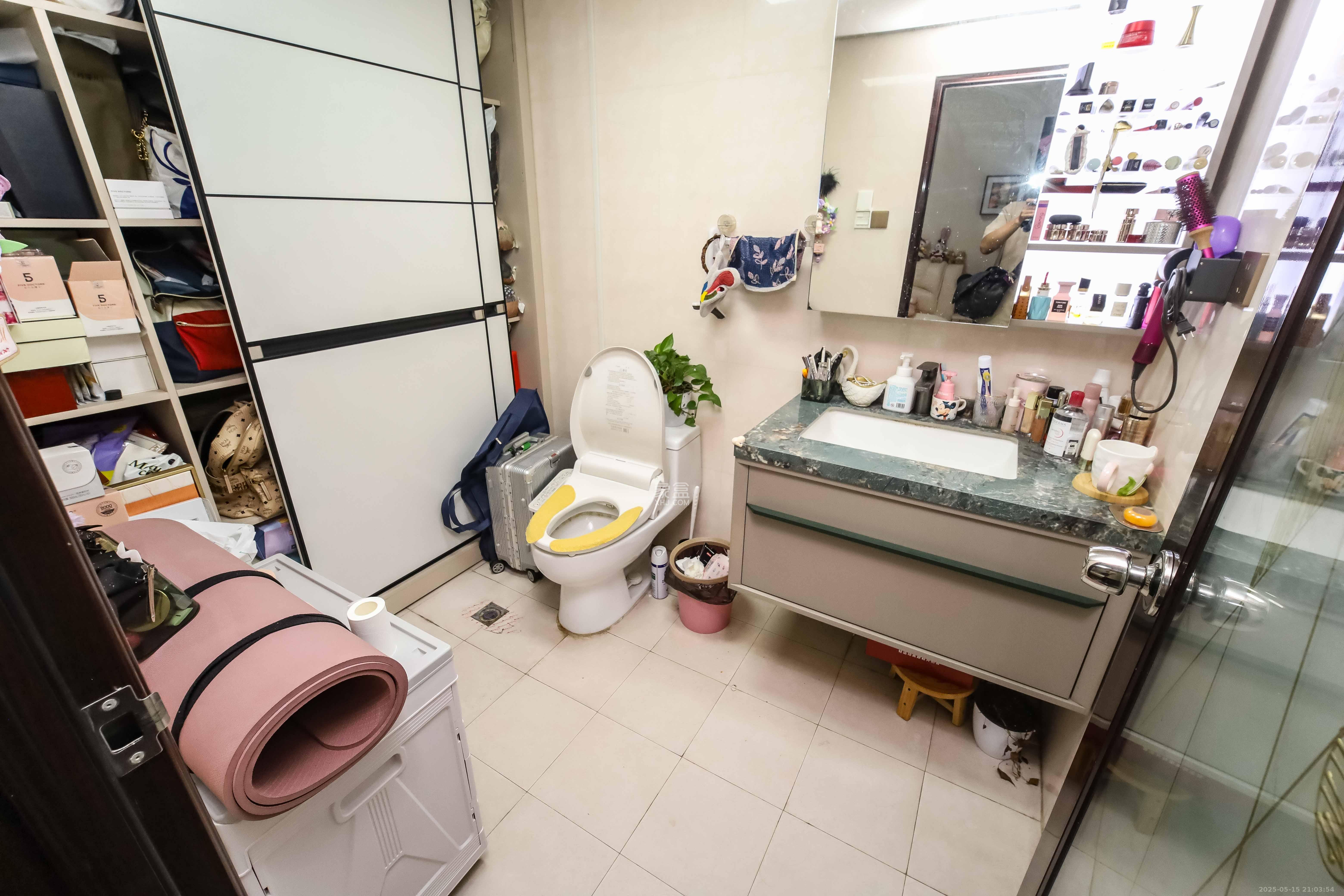 银港水晶城  3室2厅2卫   96.80万卫生间