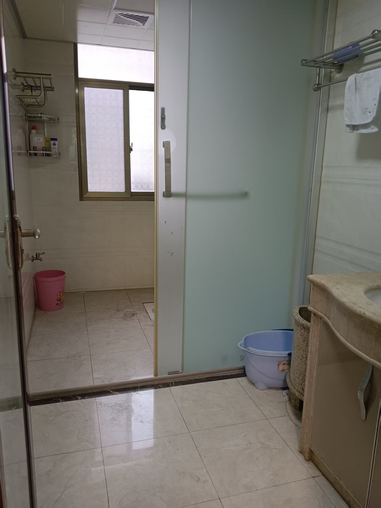 雅士林安置房 3室2厅2卫 1400.0元/月 雅士林安置房 3室2厅2卫 1400.0元/月室内图