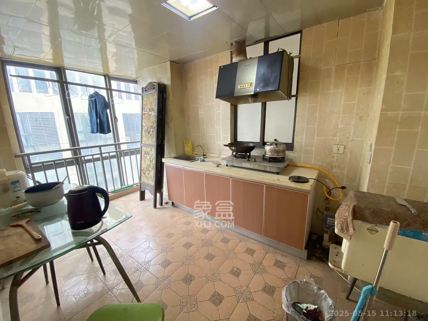 摩天一号  1室1厅0卫   2100.00元/月室内图