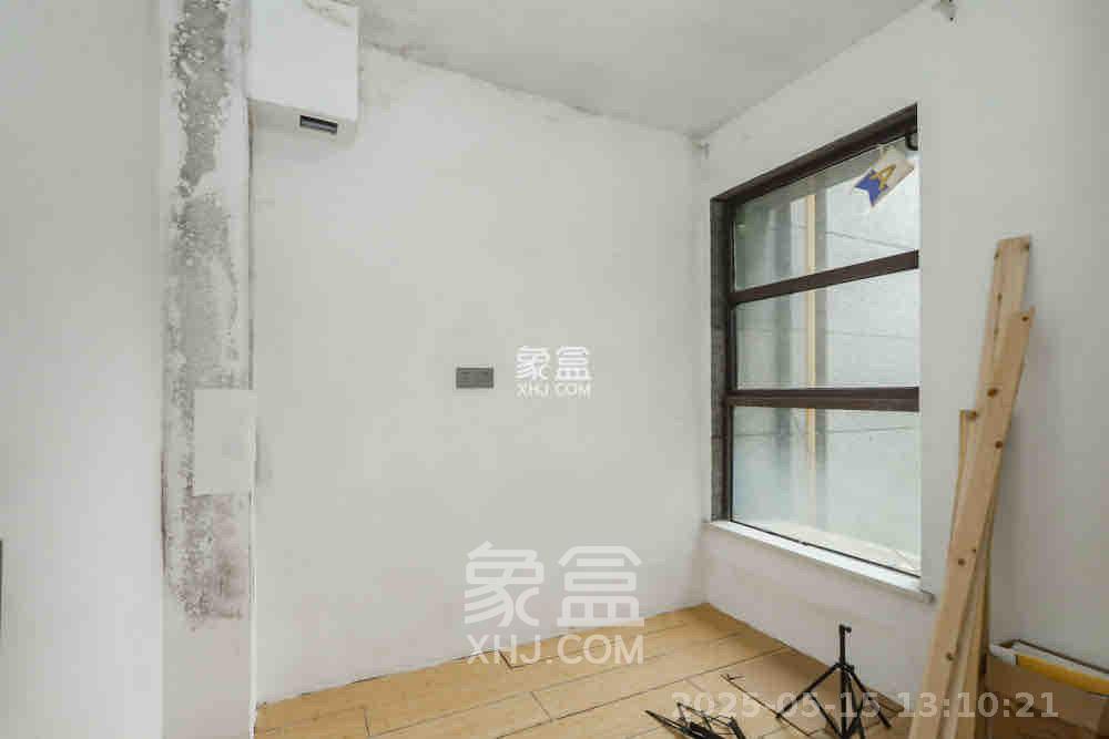 绿地中央广场  4室2厅1卫   2900.00元/月室内图