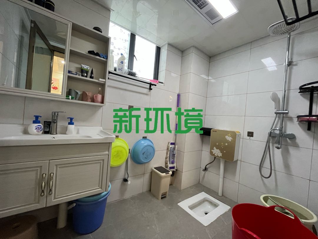 东方明珠  3室2厅2卫   59.00万客厅