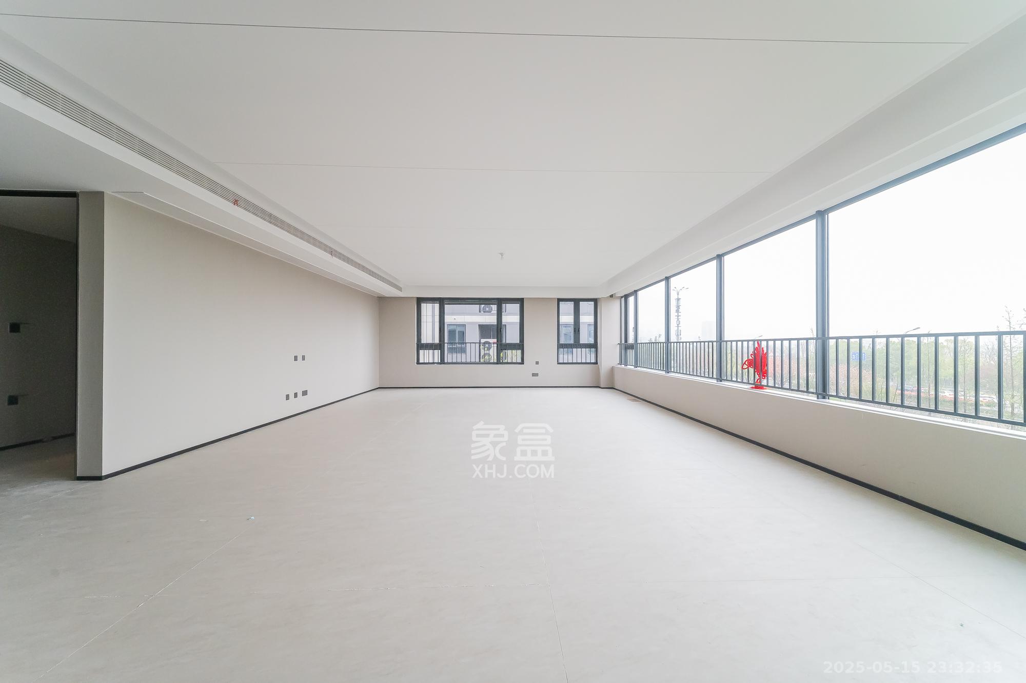 万科松湖天地  4室2厅2卫   439.00万