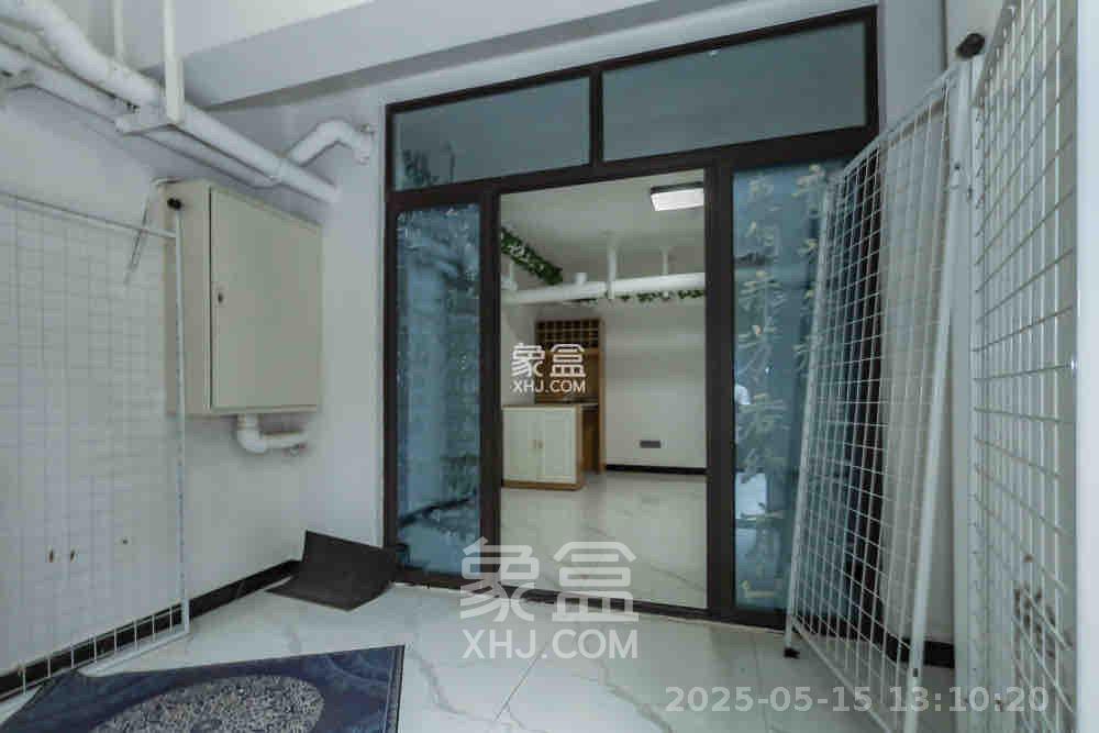 绿地中央广场  4室2厅1卫   2900.00元/月室内图