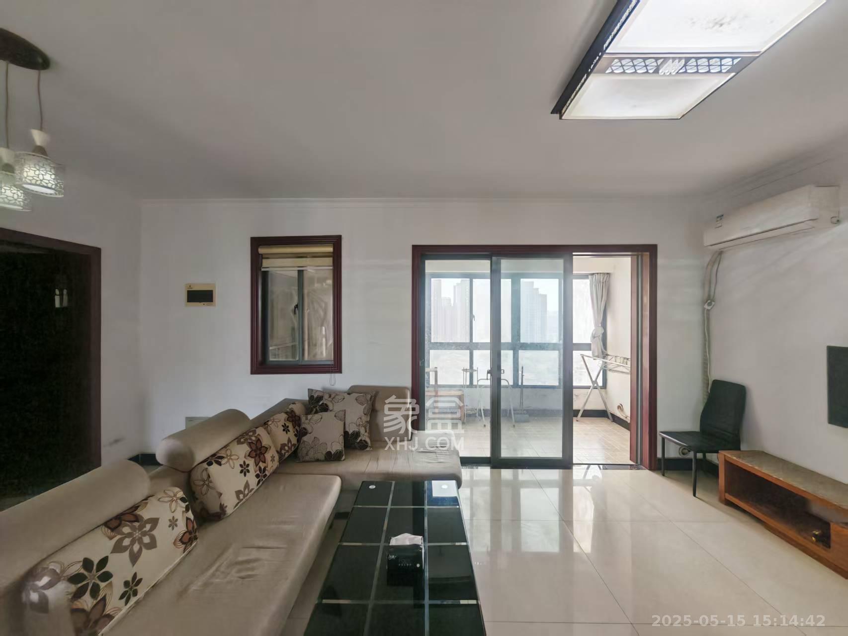 融科檀香山(融科紫檀、香山国际) 2室1厅1卫 2400.0元/月 融科檀香山(融科紫檀、香山国际) 2室1厅1卫 2400.0元/月室内图