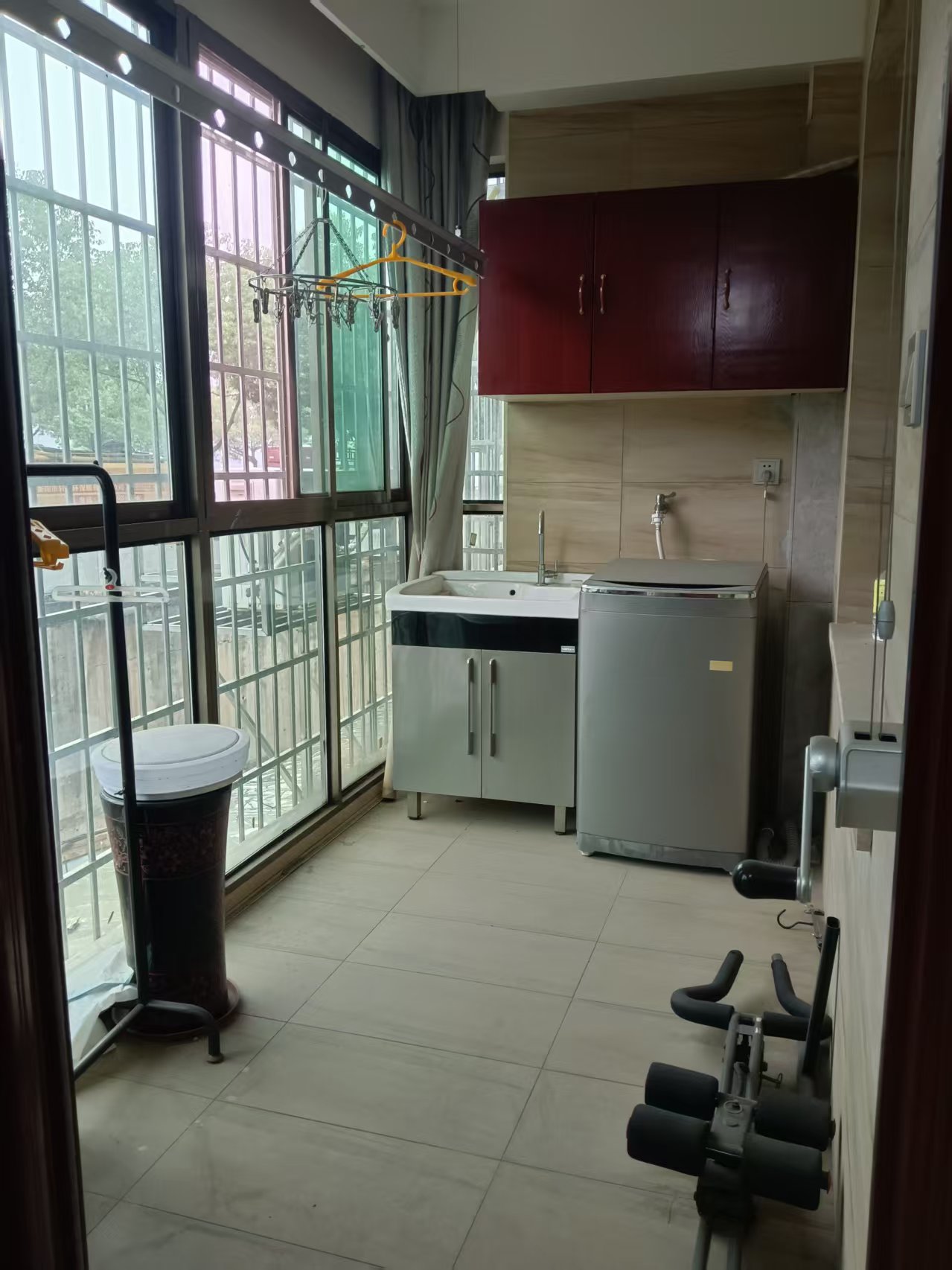 雅士林安置房 3室2厅2卫 1400.0元/月 雅士林安置房 3室2厅2卫 1400.0元/月室内图