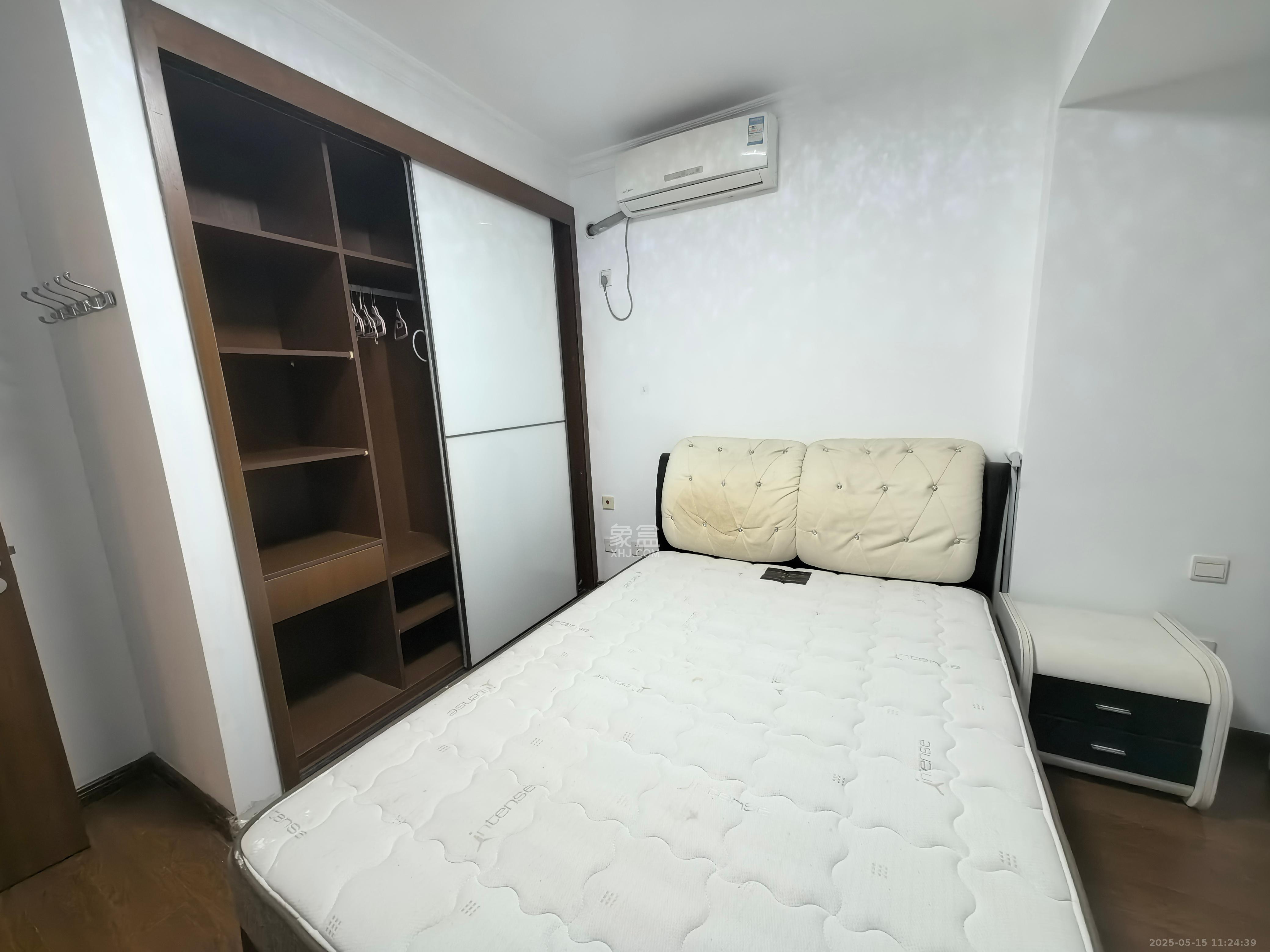万科城  3室2厅1卫    2300.0元/月室内图