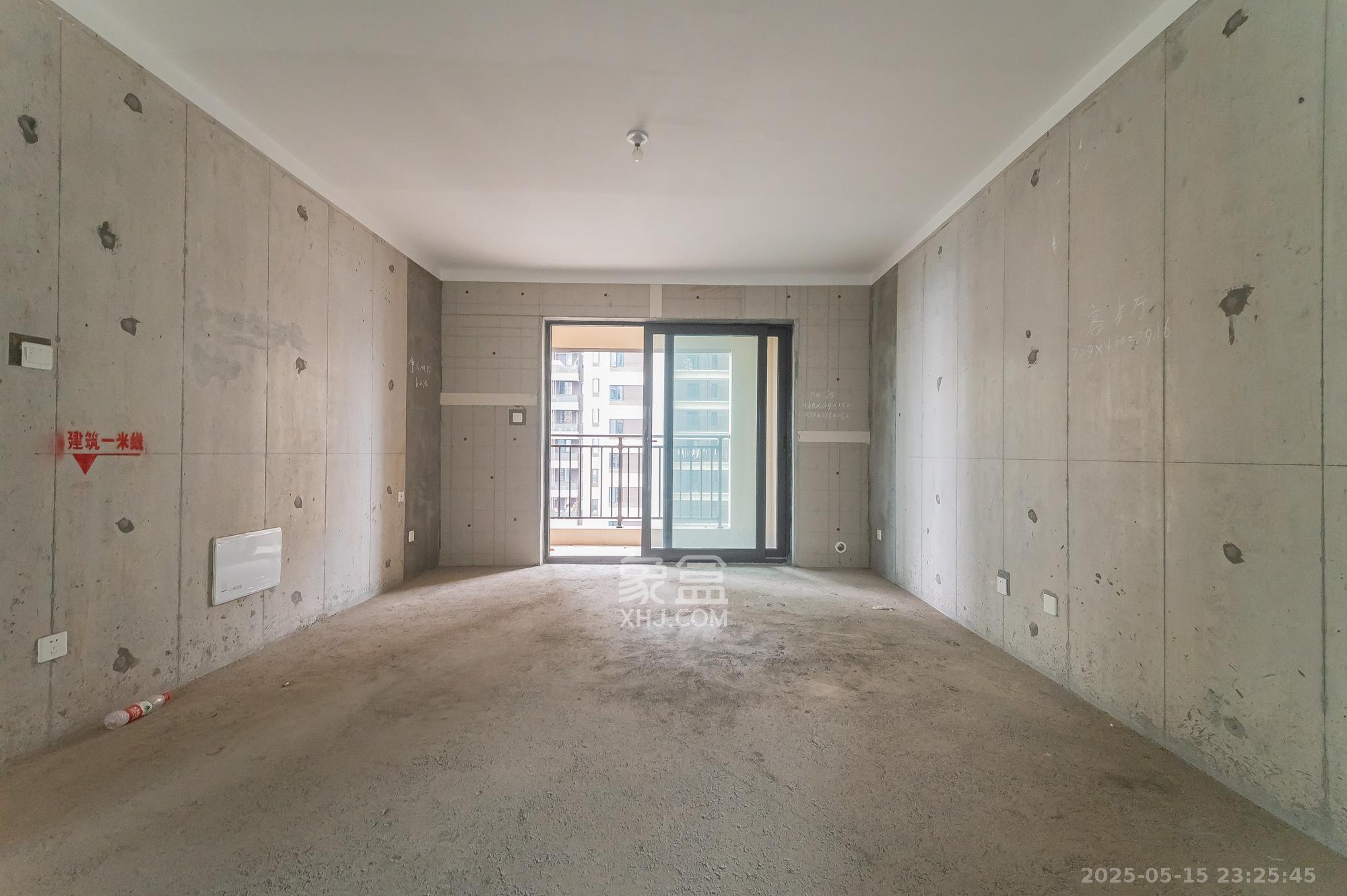 旭辉美的东樾城  4室2厅2卫    116.8万 旭辉美的东樾城  4室2厅2卫    116.8万客厅