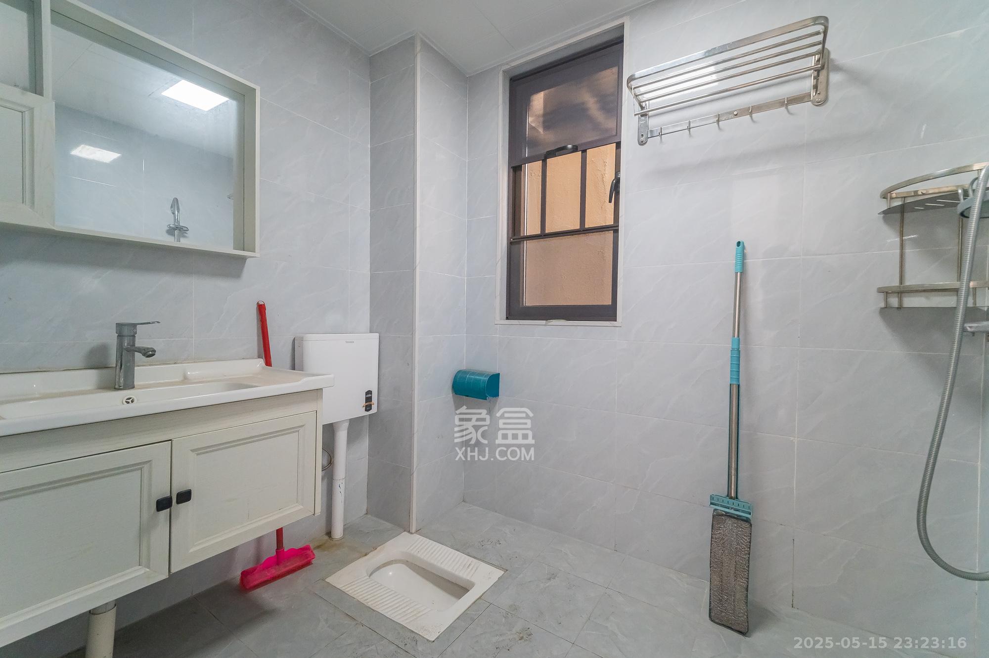 合能枫丹星悦 3室2厅2卫 90.0万 合能枫丹星悦 3室2厅2卫 90.0万卫生间