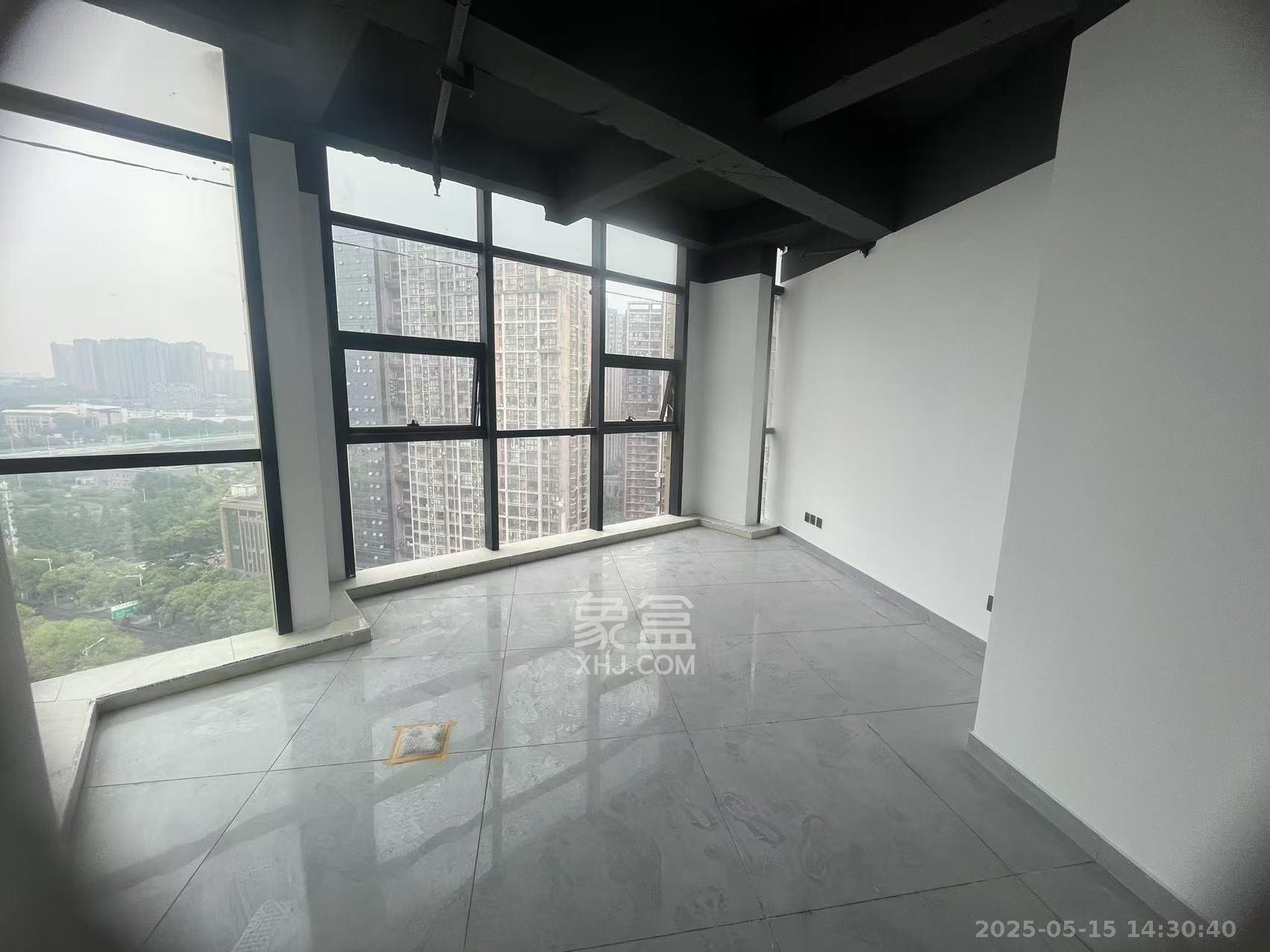 万坤图财富广场   204.0㎡      10000.0元/月室内图