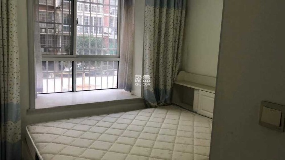 卧龙港  3室2厅2卫   1800.00元/月室内图