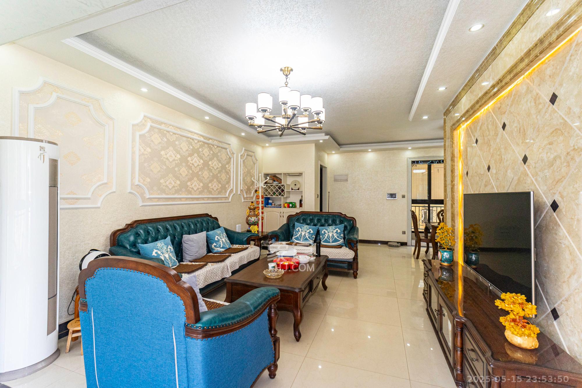 恒大翡翠华庭 3室2厅1卫 168.0万 恒大翡翠华庭 3室2厅1卫 168.0万客厅