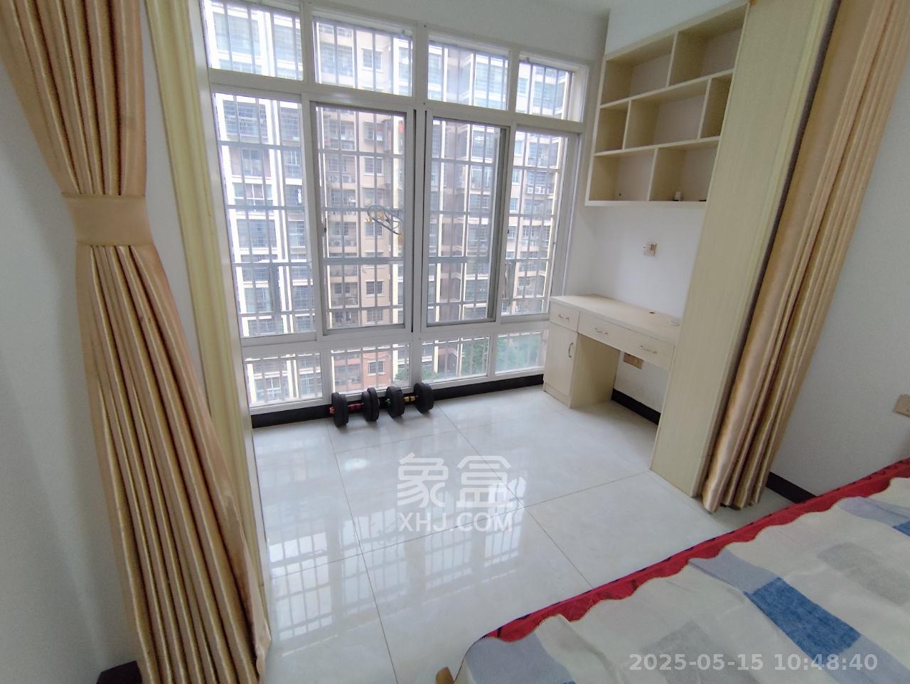 和润园一、二期 3室2厅1卫 2000.0元/月 和润园一、二期 3室2厅1卫 2000.0元/月室内图