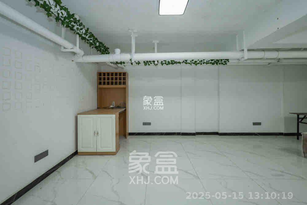 绿地中央广场  4室2厅1卫   2900.00元/月室内图