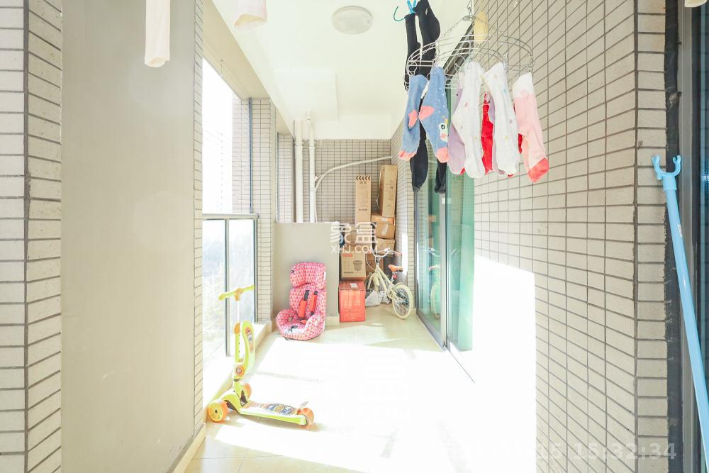 八方小区C区  3室2厅2卫   4200.00元/月室内图