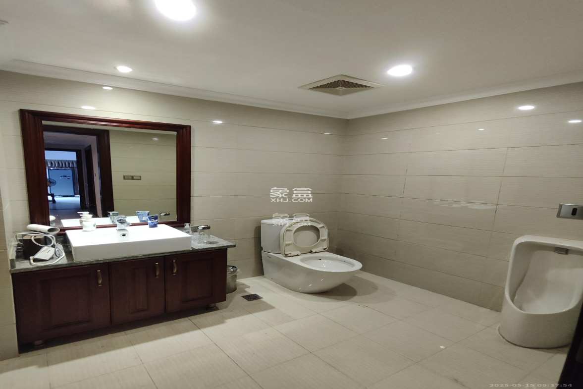 藏珑湖上国际花园 5室2厅3卫 15000.0元/月 藏珑湖上国际花园 5室2厅3卫 15000.0元/月室内图