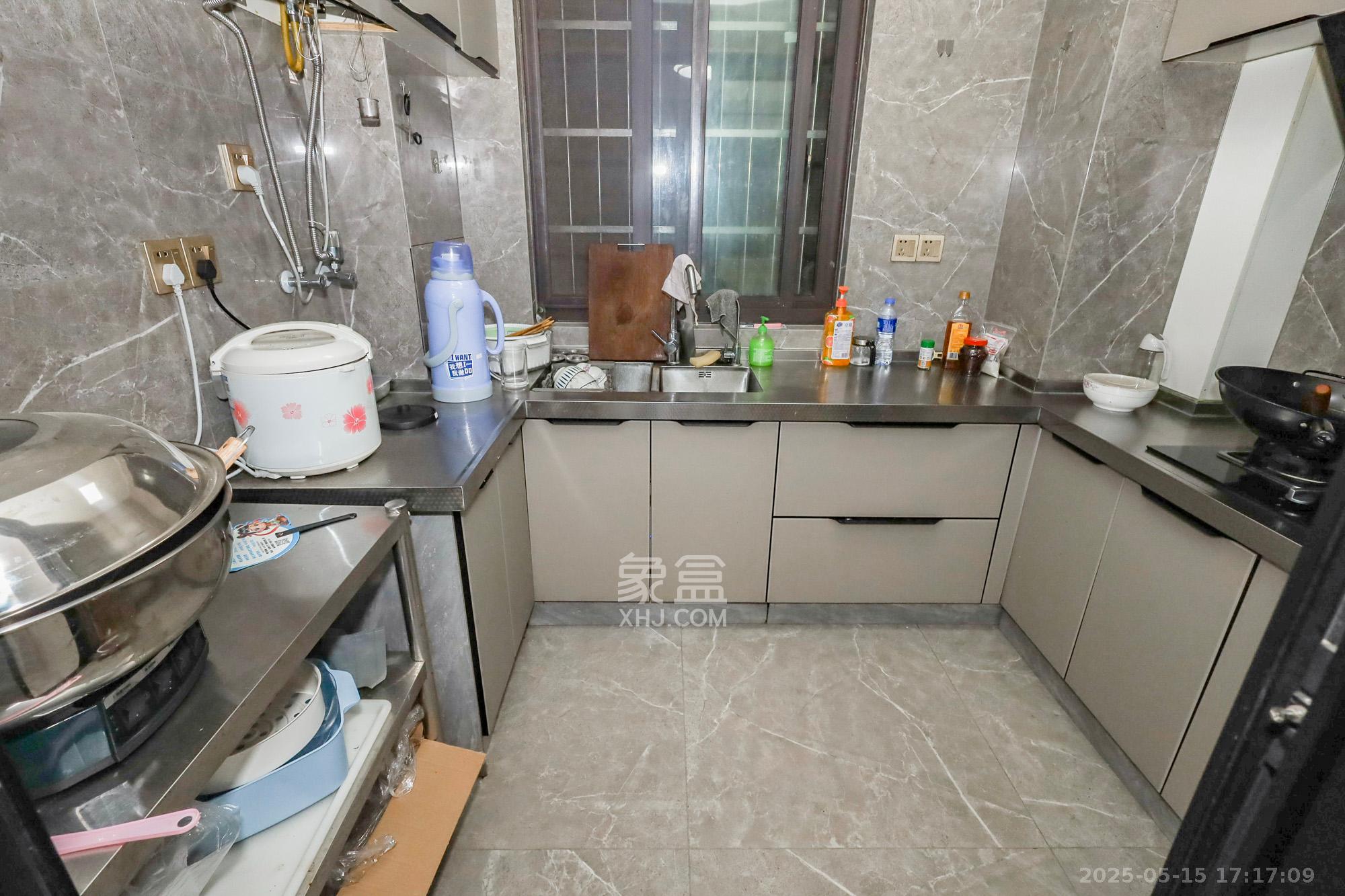 钰龙天下二期（钰龙佳园）  3室2厅2卫   300.00万厨房