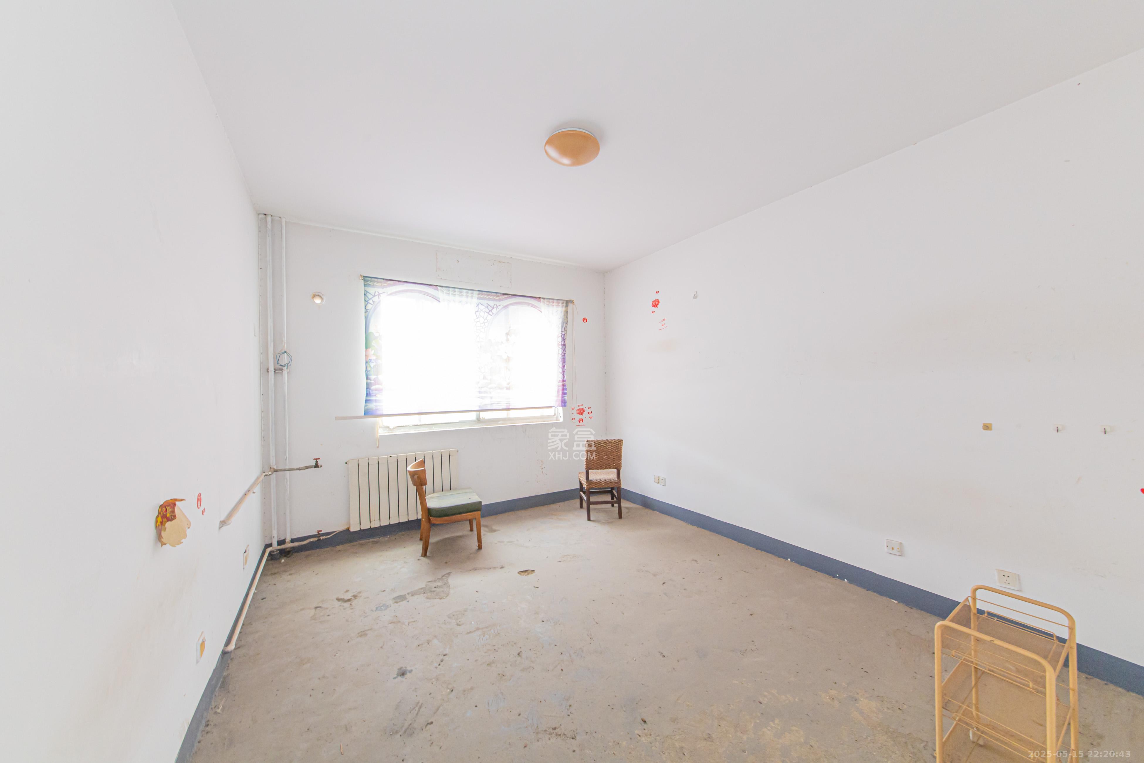 九峰小区(一二三四区) 4室2厅2卫 255.0万 九峰小区(一二三四区) 4室2厅2卫 255.0万卧室