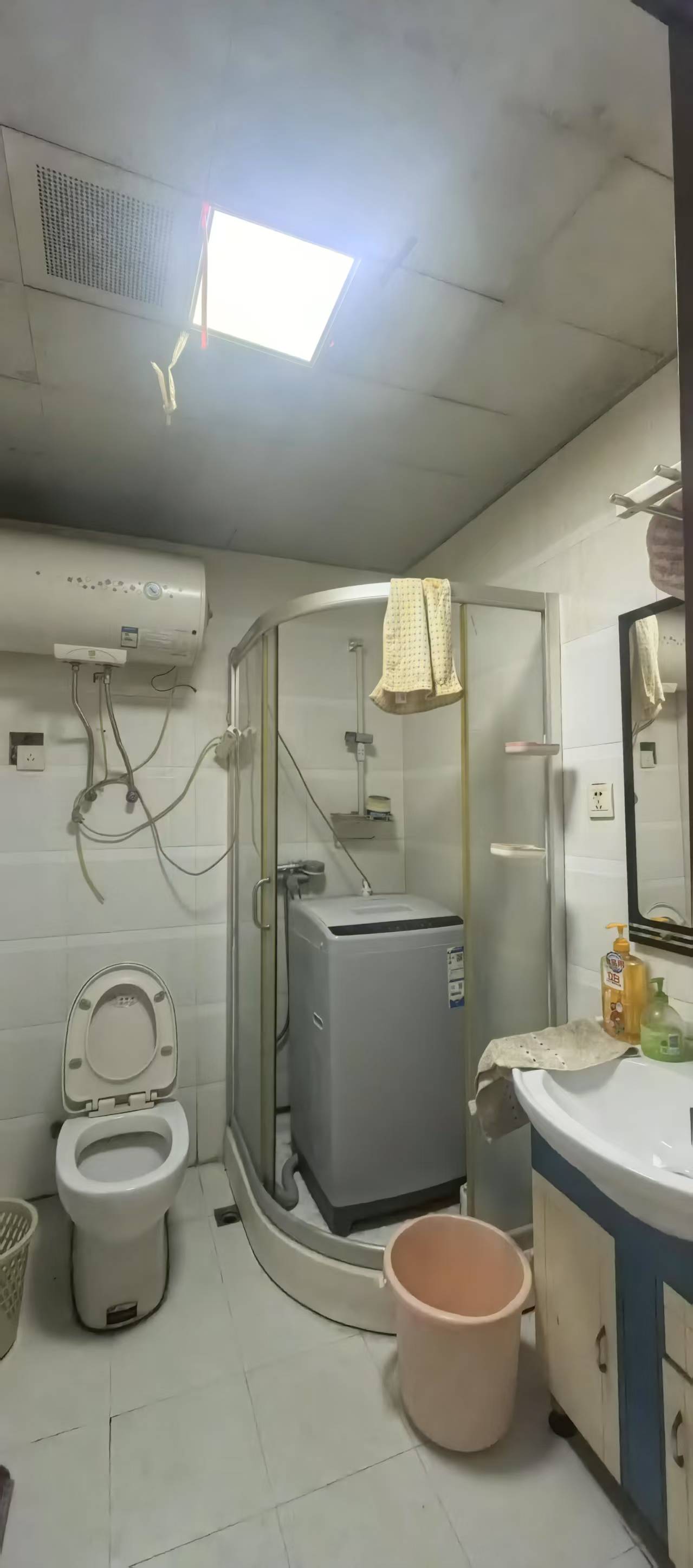 鹏泰国际 1室1厅1卫 700.0元/月 鹏泰国际 1室1厅1卫 700.0元/月室内图