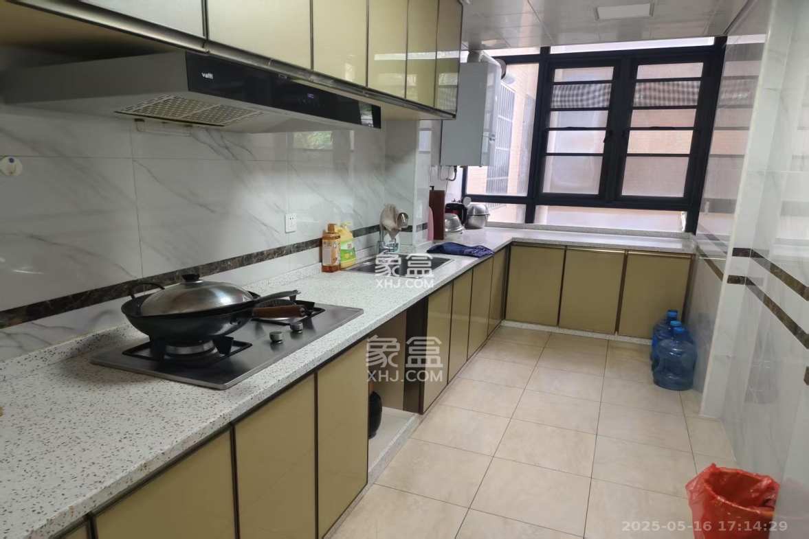 鑫远尚玺苑 4室2厅2卫 4300.0元/月 鑫远尚玺苑 4室2厅2卫 4300.0元/月室内图