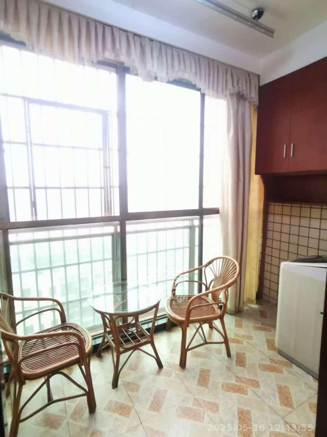 麓谷加州阳光 4室2厅2卫 3300.0元/月 麓谷加州阳光 4室2厅2卫 3300.0元/月室内图