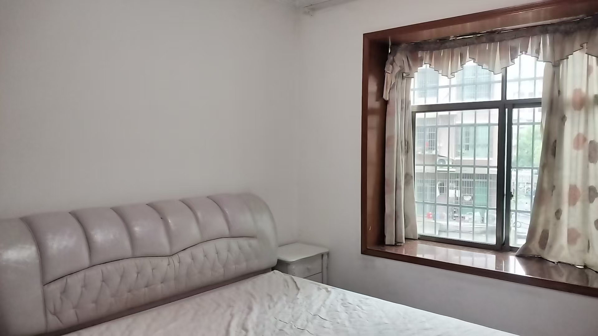 幸福小区  3室2厅2卫   1300.00元/月室内图