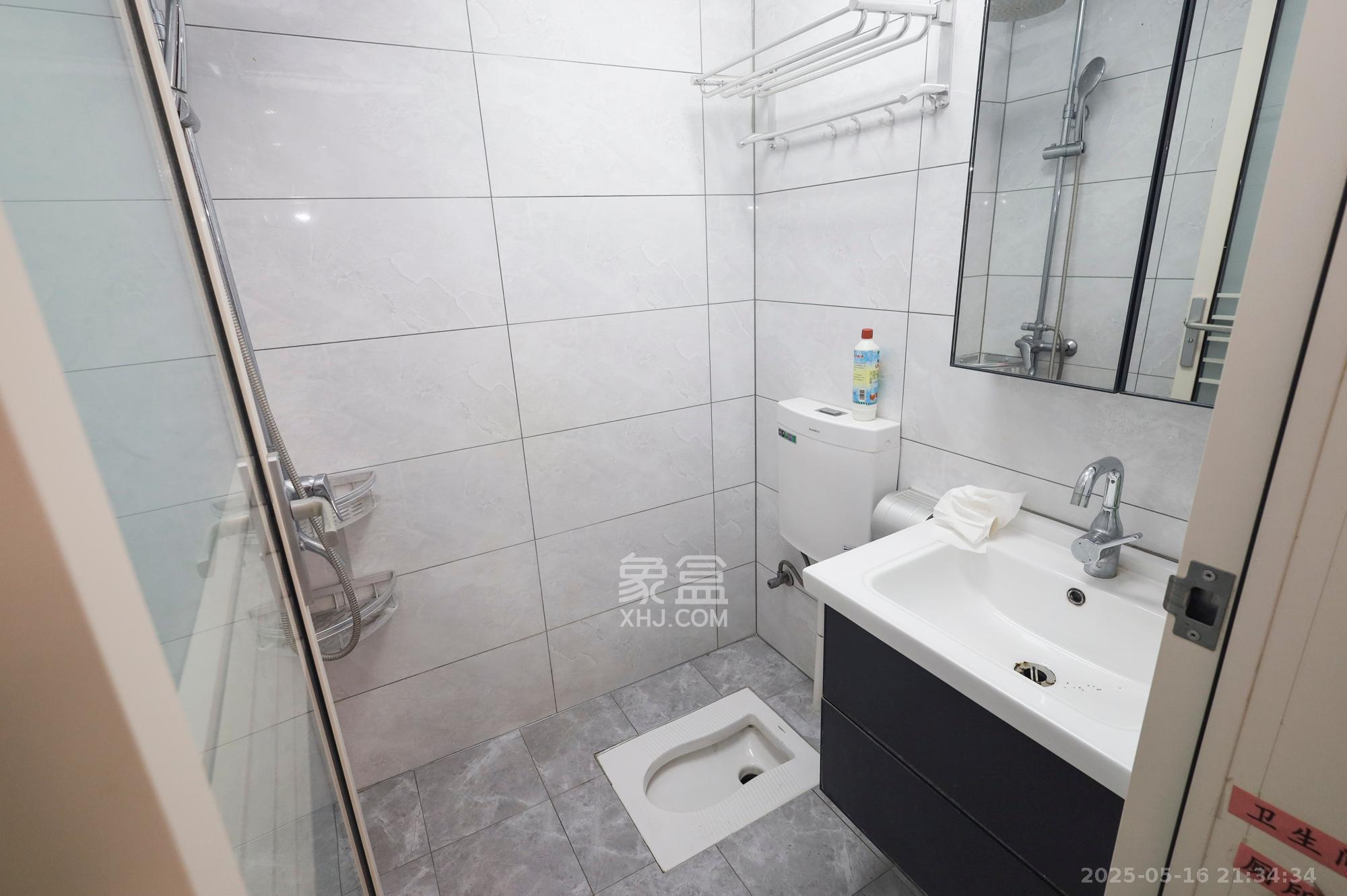 水映加州 3室2厅1卫 150.0万 水映加州 3室2厅1卫 150.0万卫生间