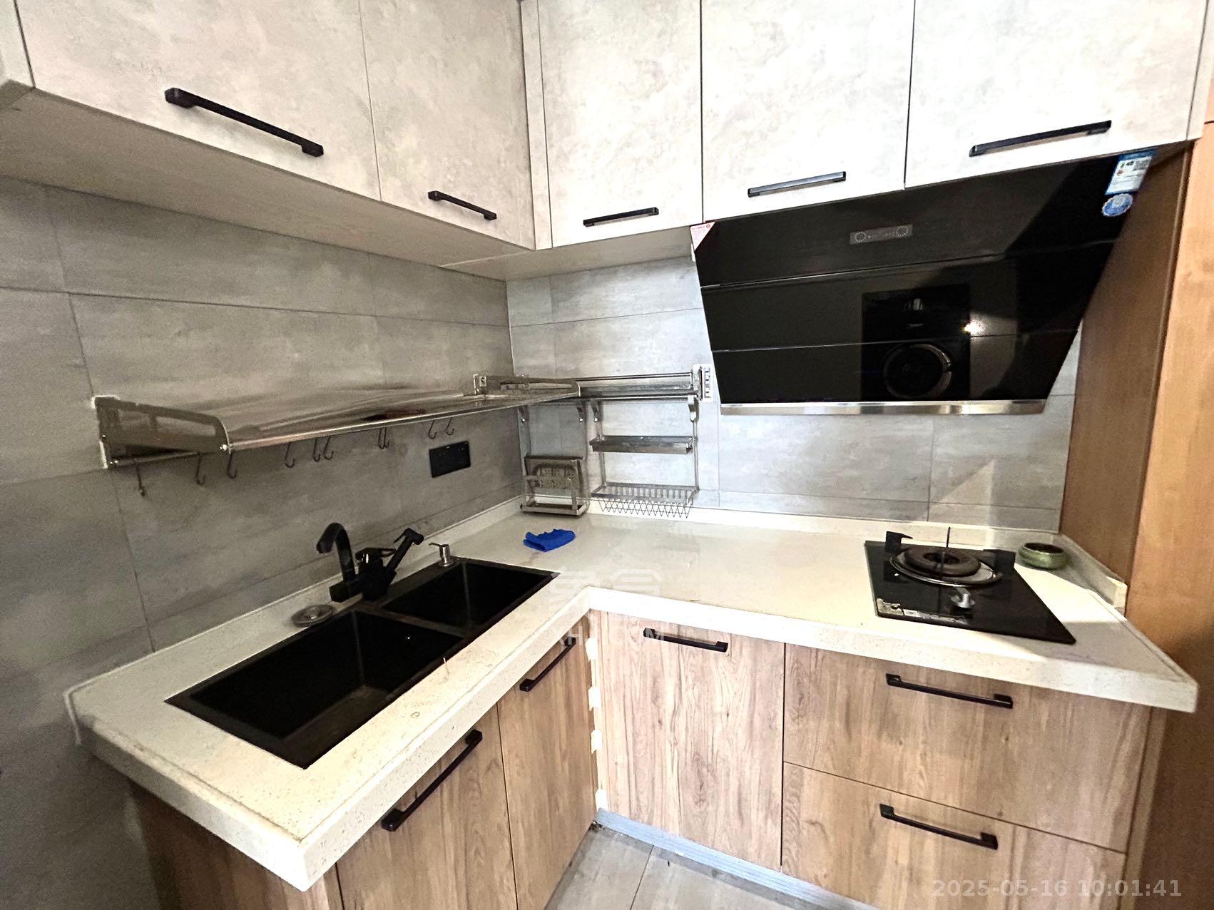 裕天国际商汇中心 1室1厅1卫 2800.0元/月 裕天国际商汇中心 1室1厅1卫 2800.0元/月室内图