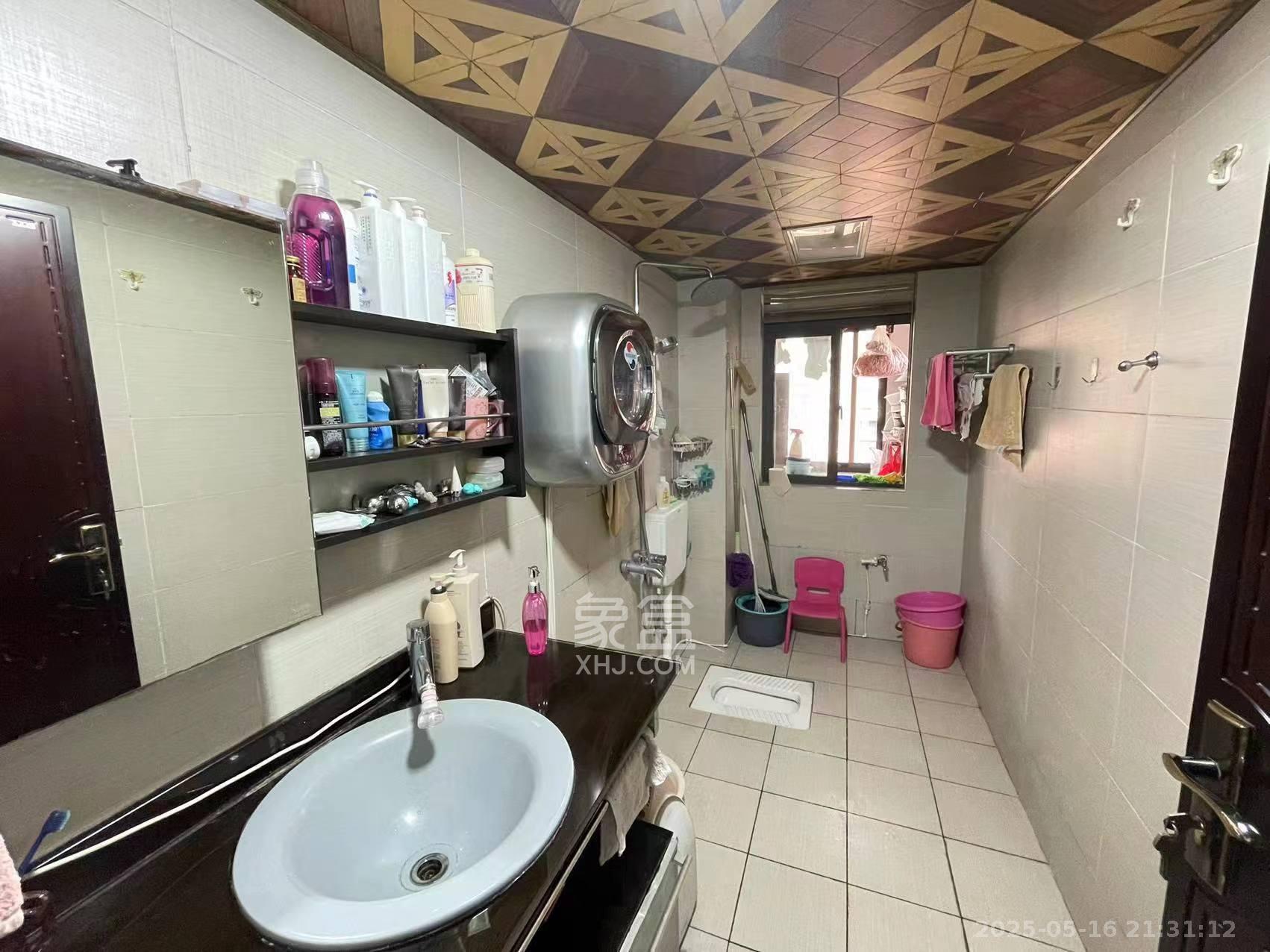 纳帕溪谷  4室2厅1卫    72.0万 纳帕溪谷  4室2厅1卫    72.0万客厅