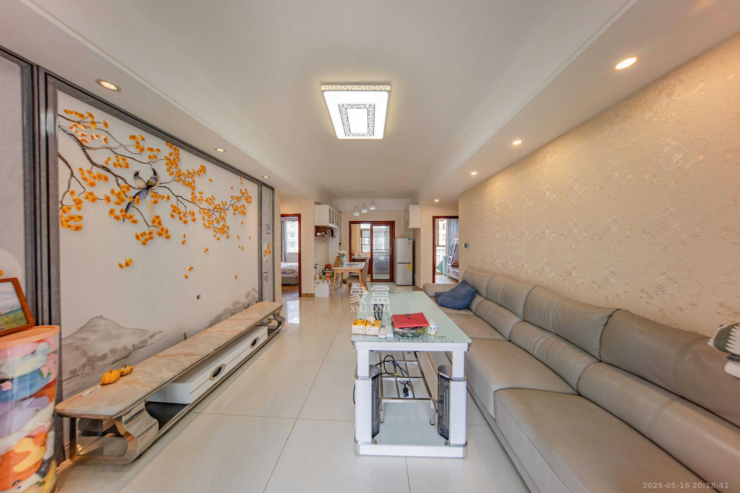 江山帝景哈佛 3室2厅2卫 110.0万 江山帝景哈佛 3室2厅2卫 110.0万客厅