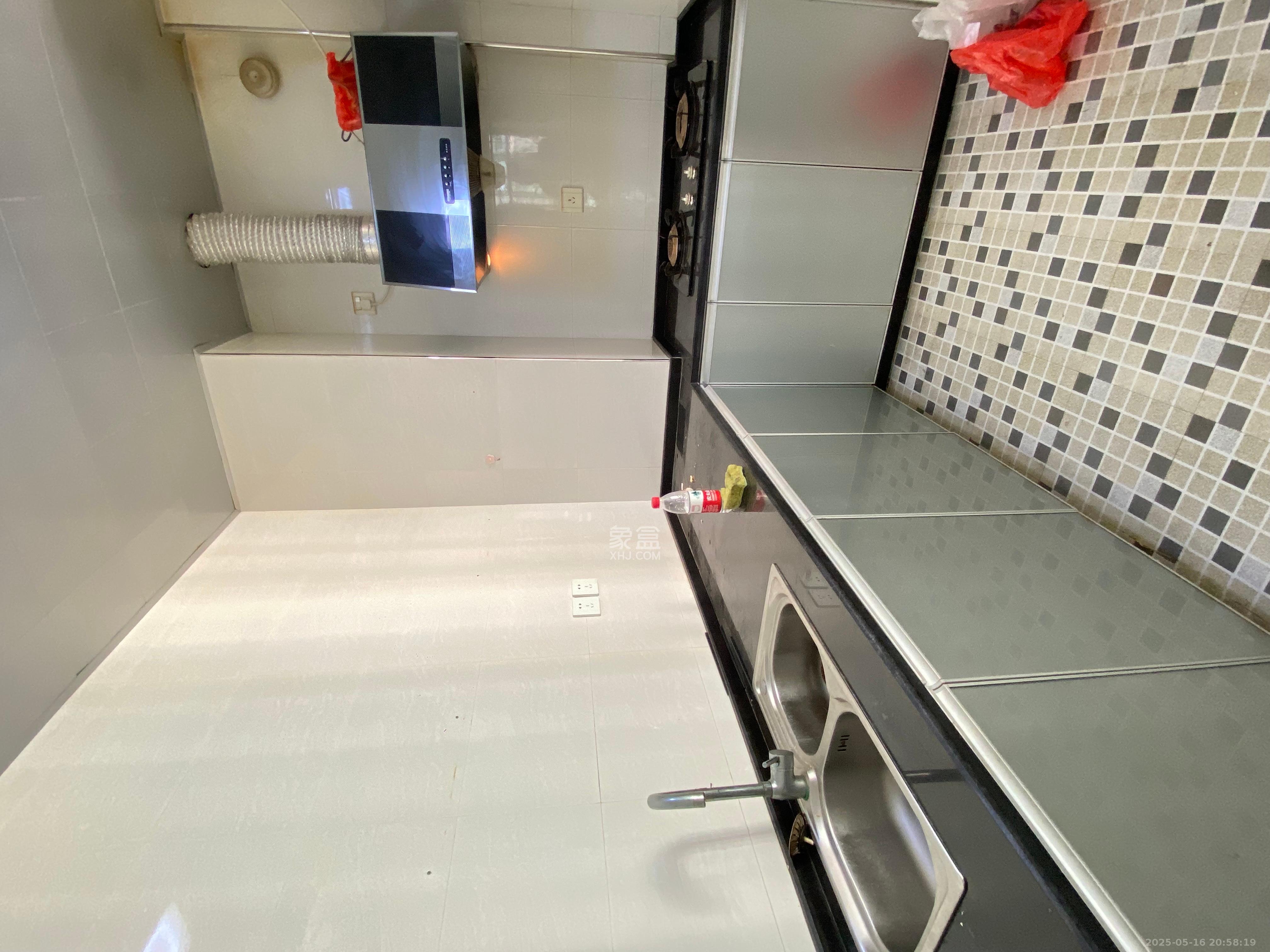 藏珑湖上国际花园 2室2厅2卫 2500.0元/月 藏珑湖上国际花园 2室2厅2卫 2500.0元/月室内图