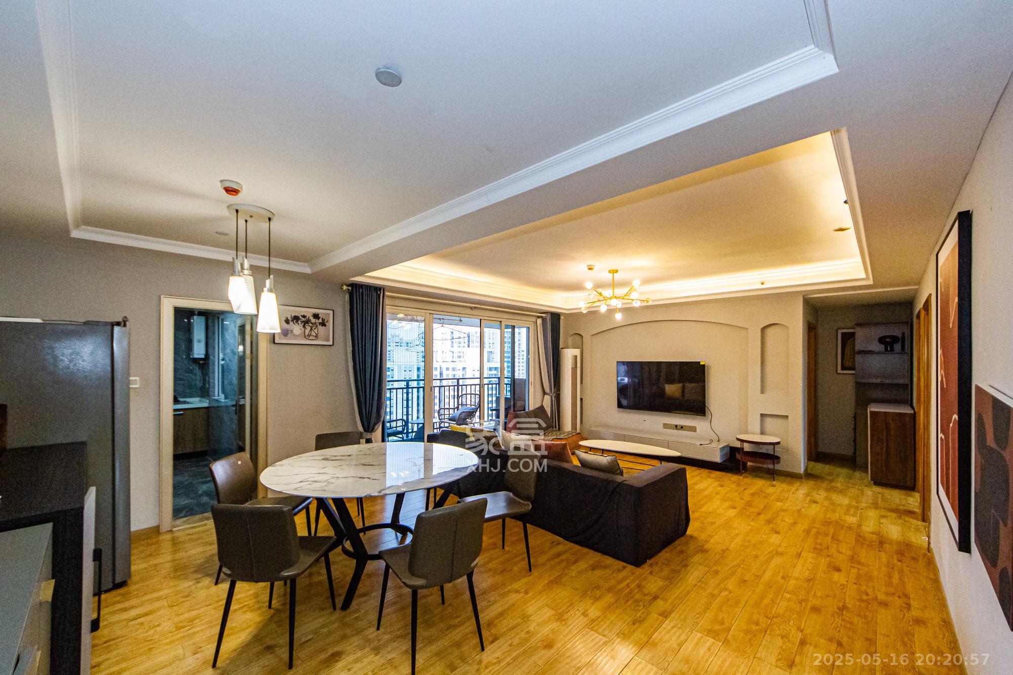 北辰三角洲C3区 4室2厅2卫 195.0万 北辰三角洲C3区 4室2厅2卫 195.0万客厅