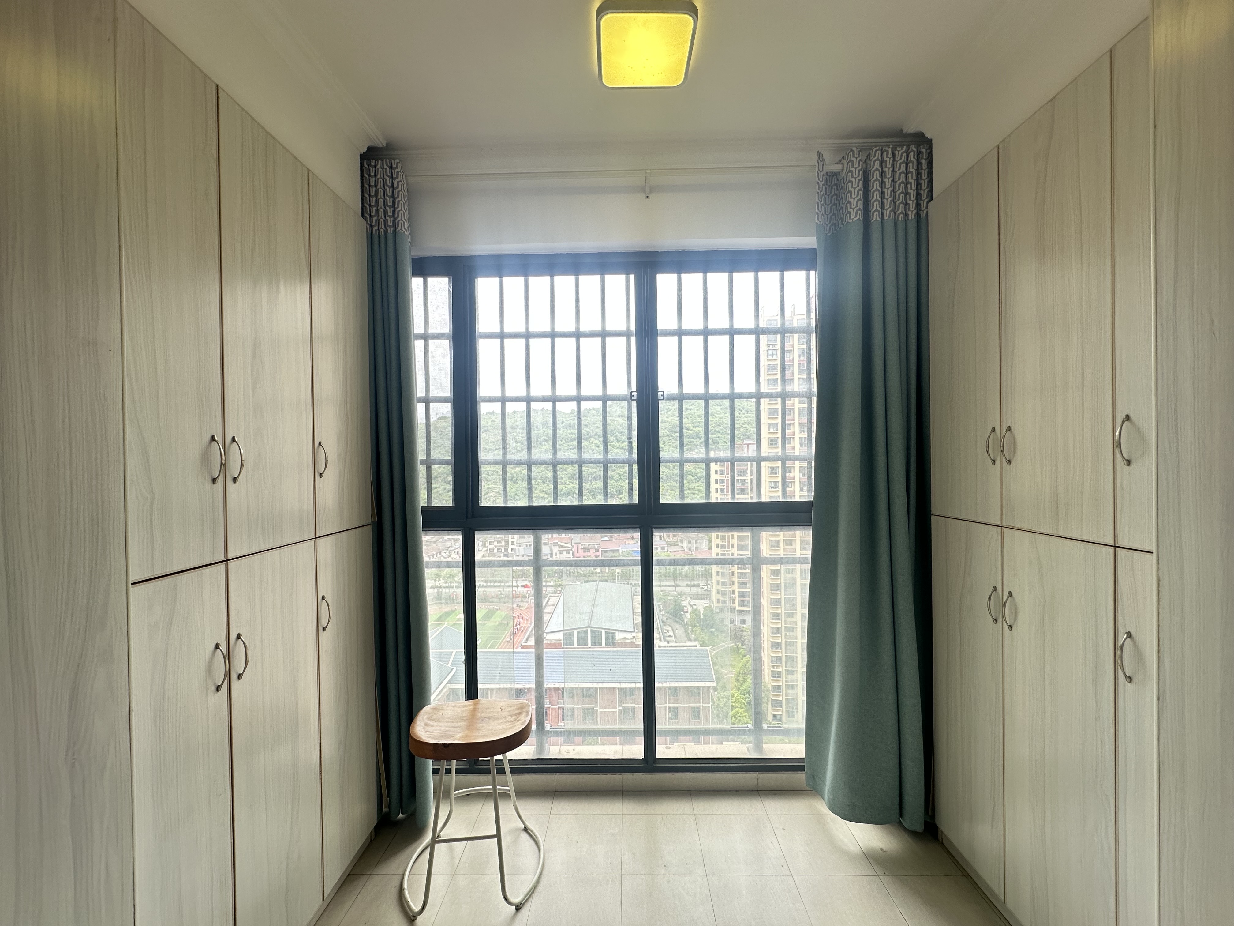 丽景天下一期 4室2厅2卫 2200.0元/月 丽景天下一期 4室2厅2卫 2200.0元/月室内图