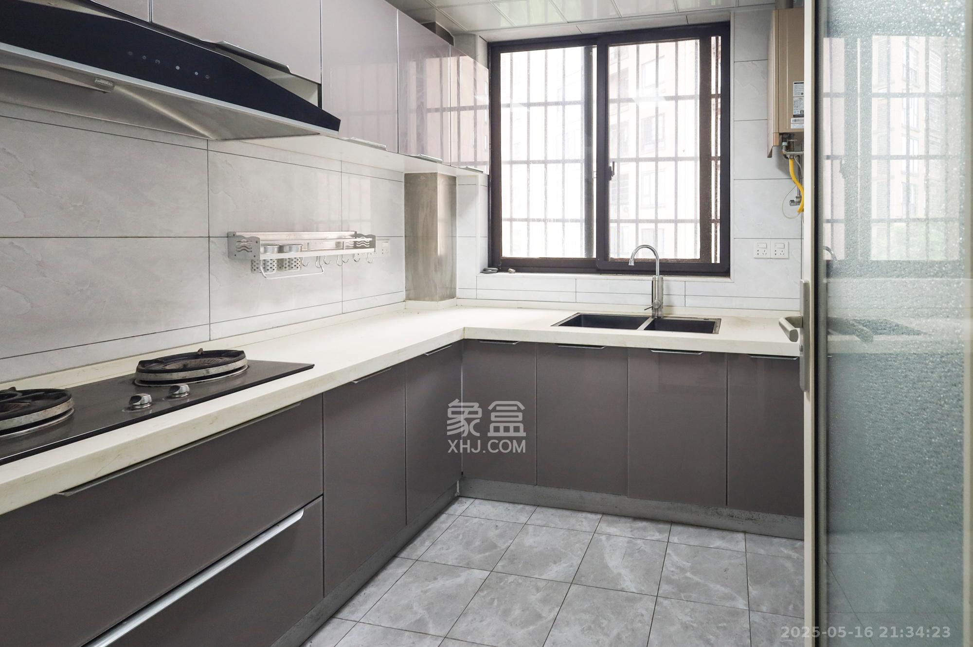 水映加州 3室2厅1卫 150.0万 水映加州 3室2厅1卫 150.0万厨房