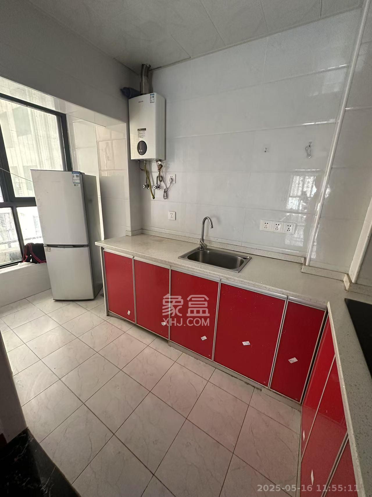 天麓尚层  2室2厅1卫   1800.00元/月室内图