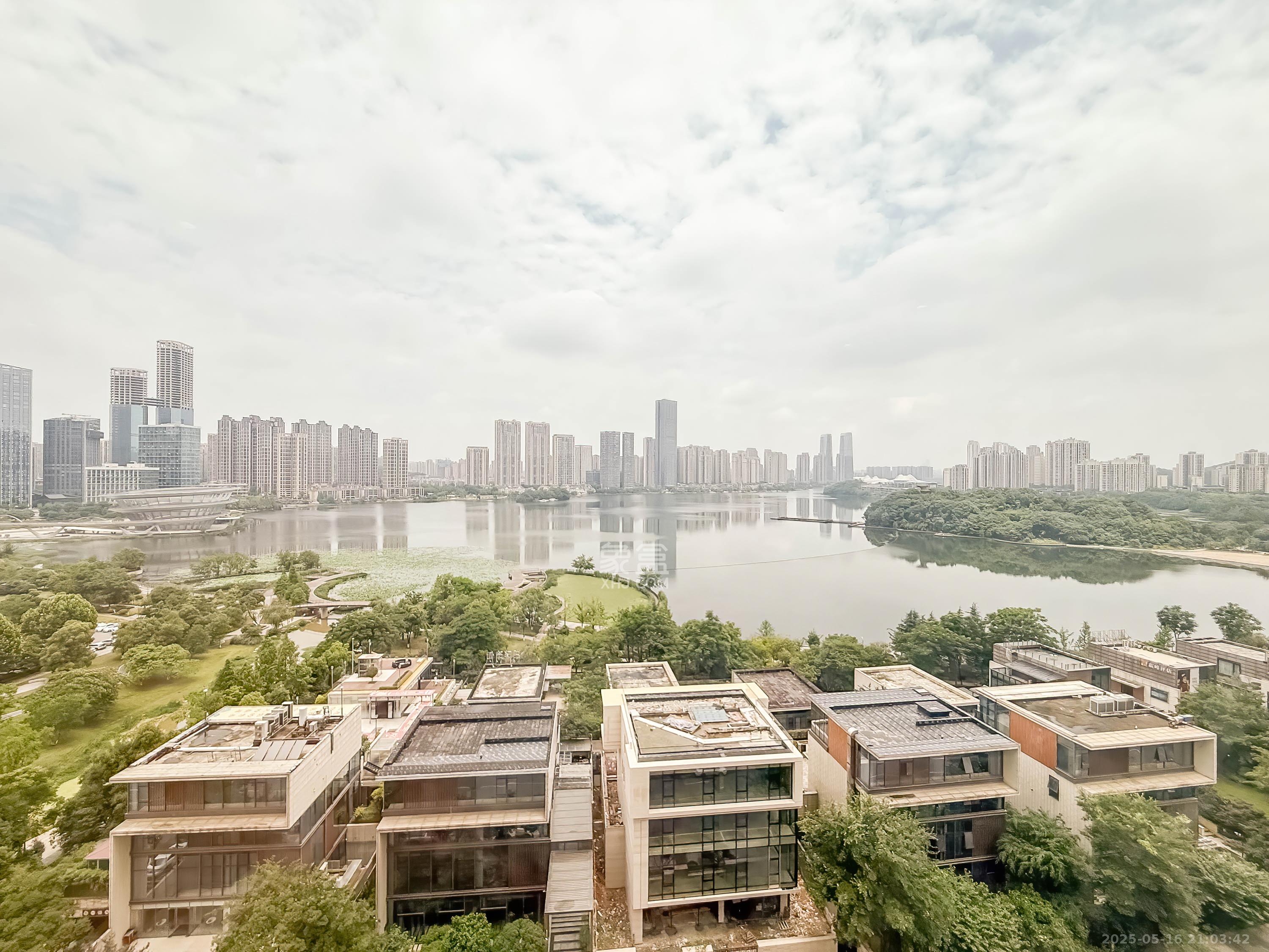 佳兆业云顶梅溪湖（佳兆业梅溪荟）  4室2厅2卫   360.00万阳台