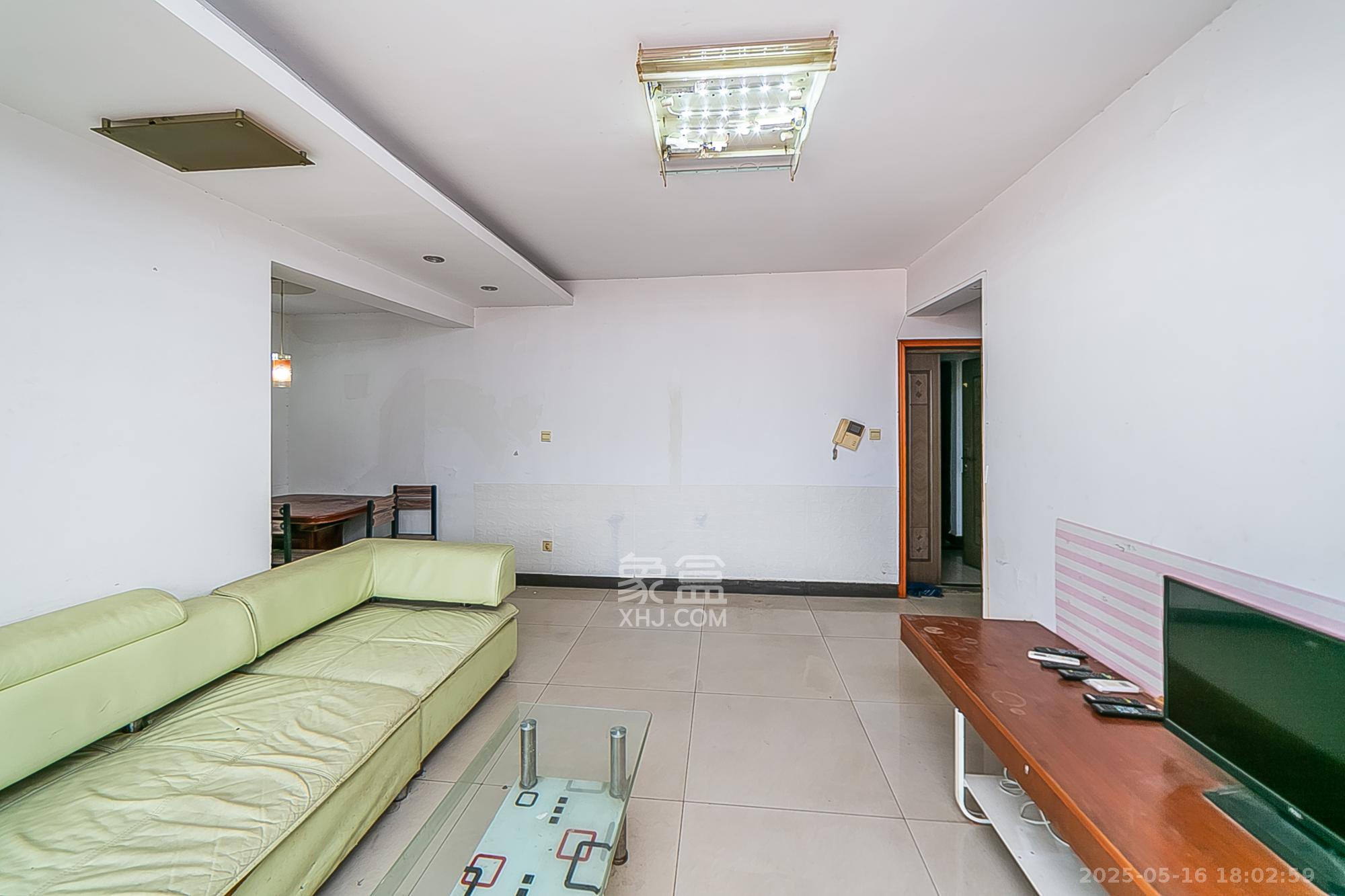 南国新城 2室2厅1卫 50.8万 南国新城 2室2厅1卫 50.8万客厅