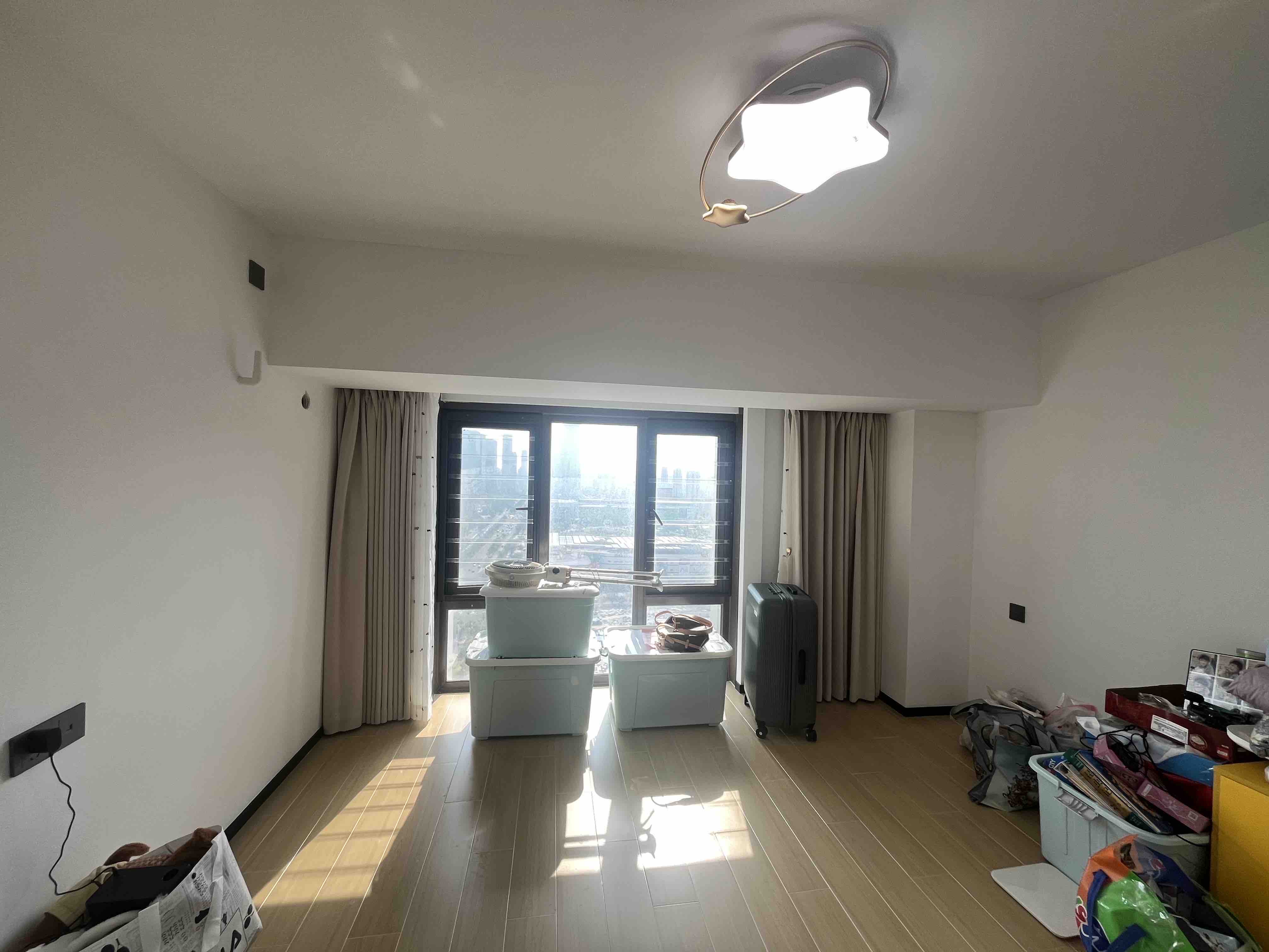 海航豪庭南苑  2室2厅2卫    155.0万 海航豪庭南苑  2室2厅2卫    155.0万客厅